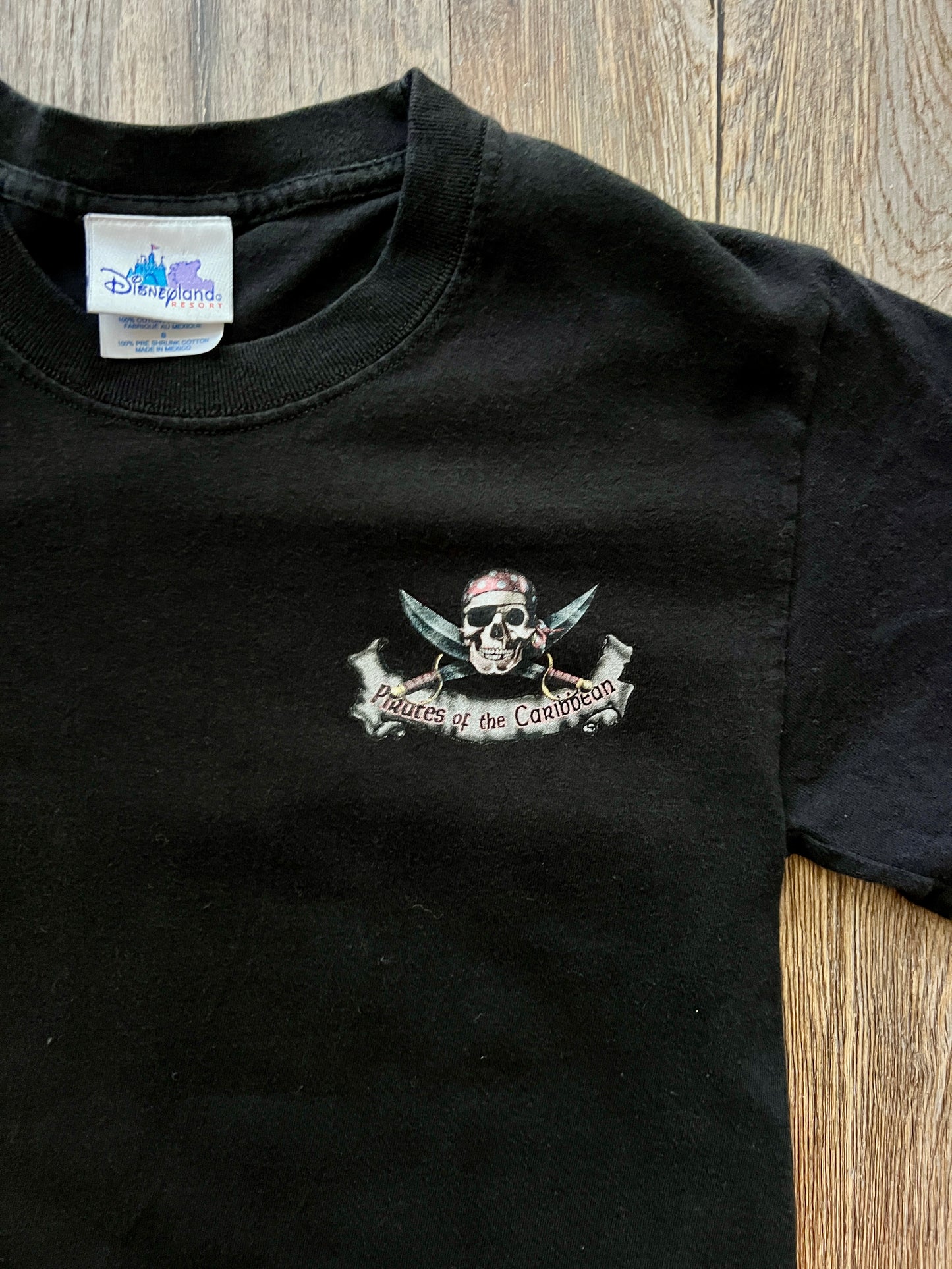366 -Black Pirates of the Caribbean Flames Skull & Crossbones - S