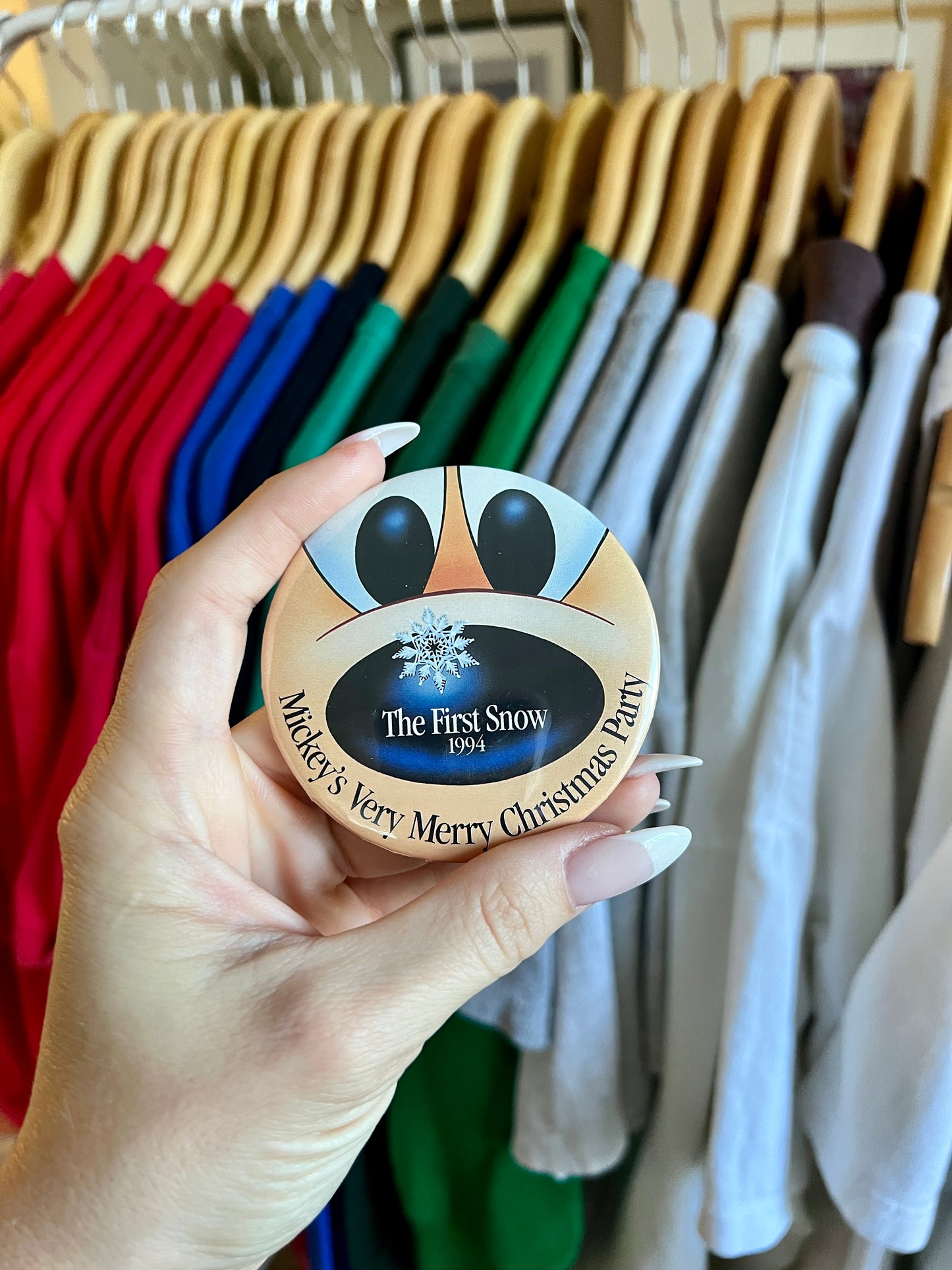 462 -1994 Mickey's Very Merry Christmas Party The First Snow Button