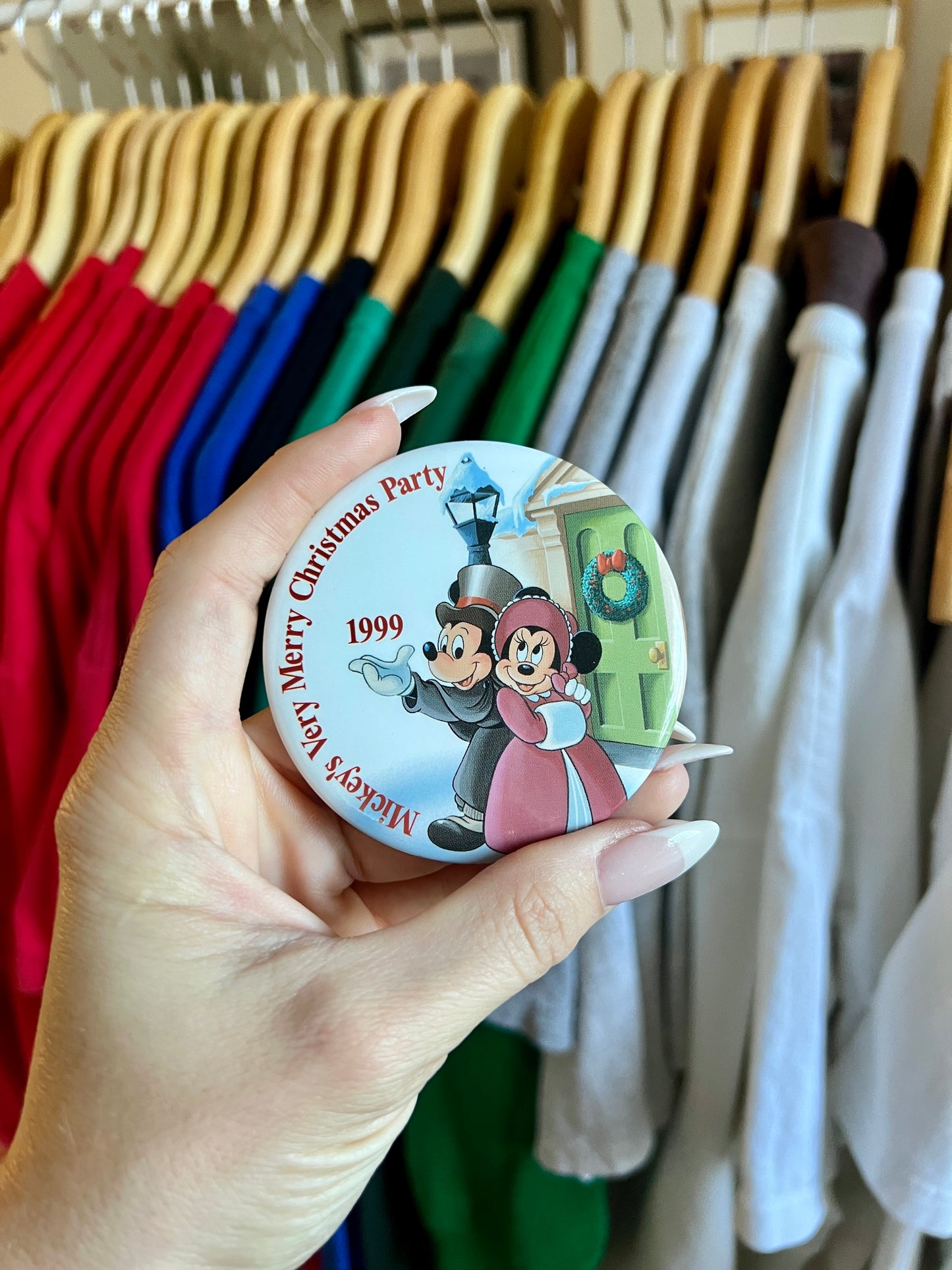 463 -1999 Mickey's Very Merry Christmas Party Button