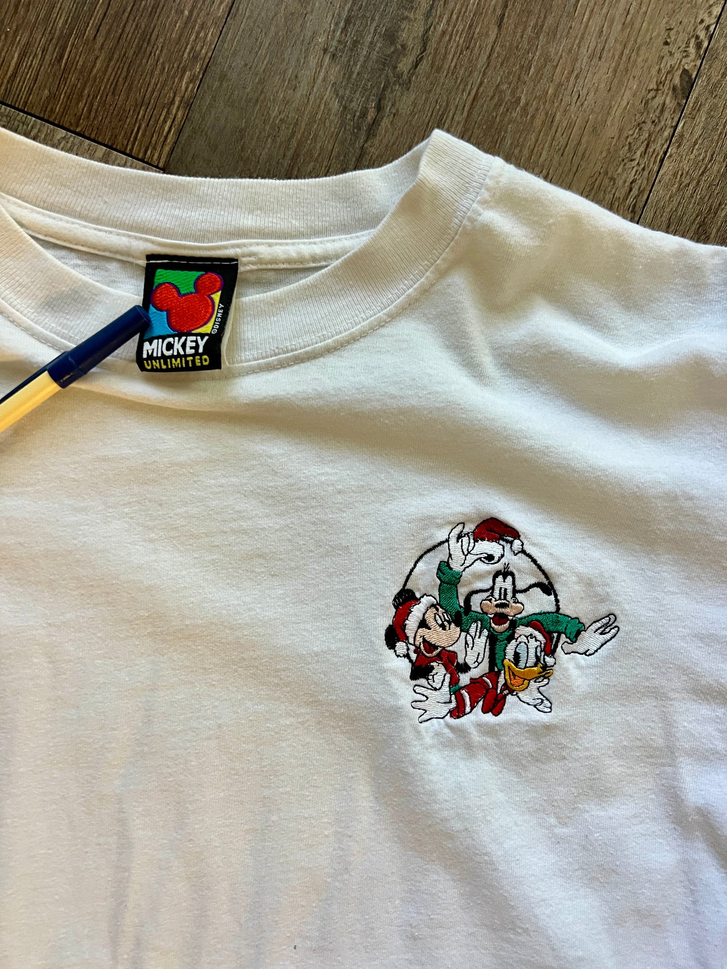 405 -White Embroidered Santa Mickey, Goofy, Donald Long Sleeve Shirt - L