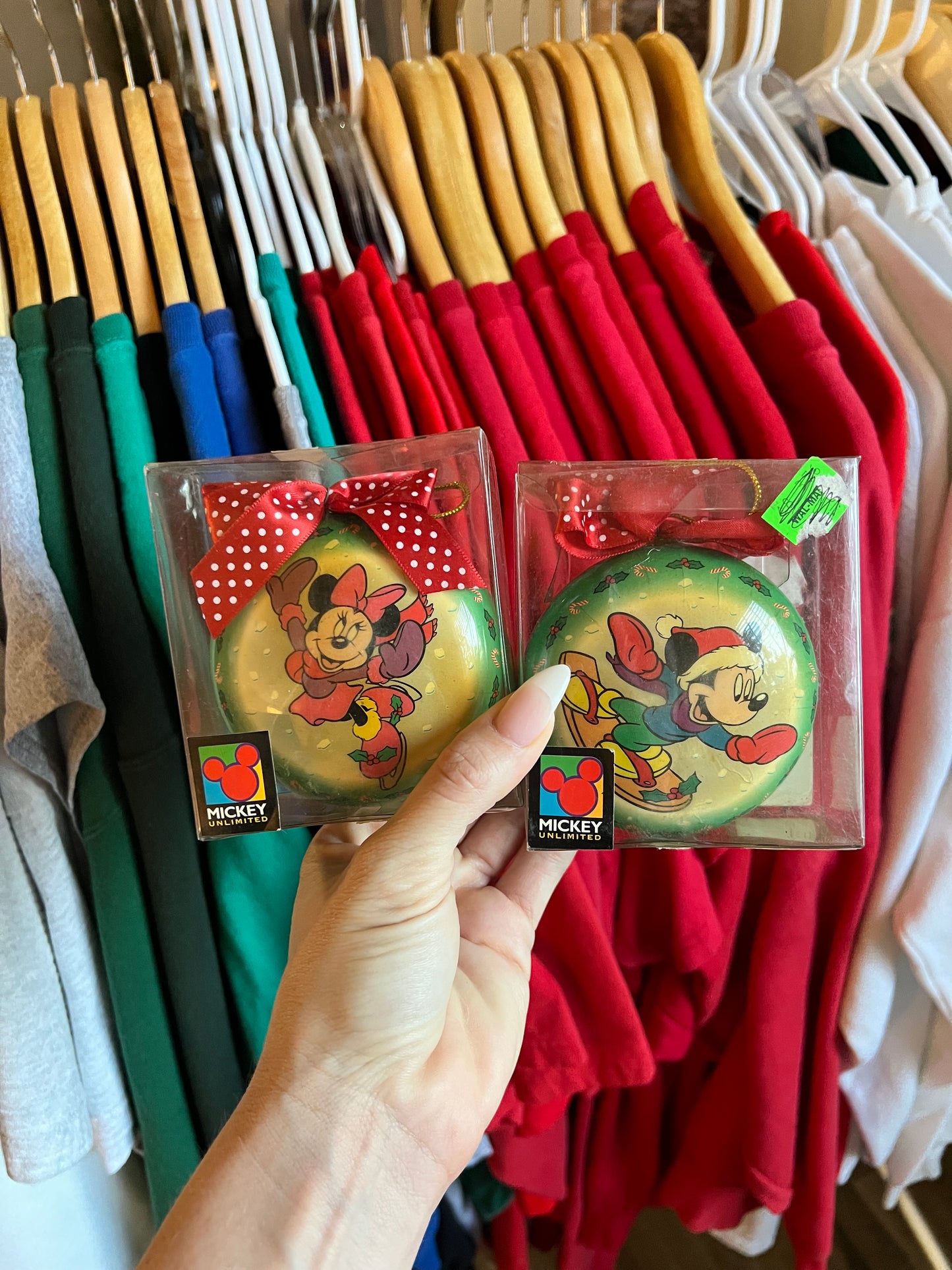 452 -Ice Skating Minnie Mickey Unlimited Ornament