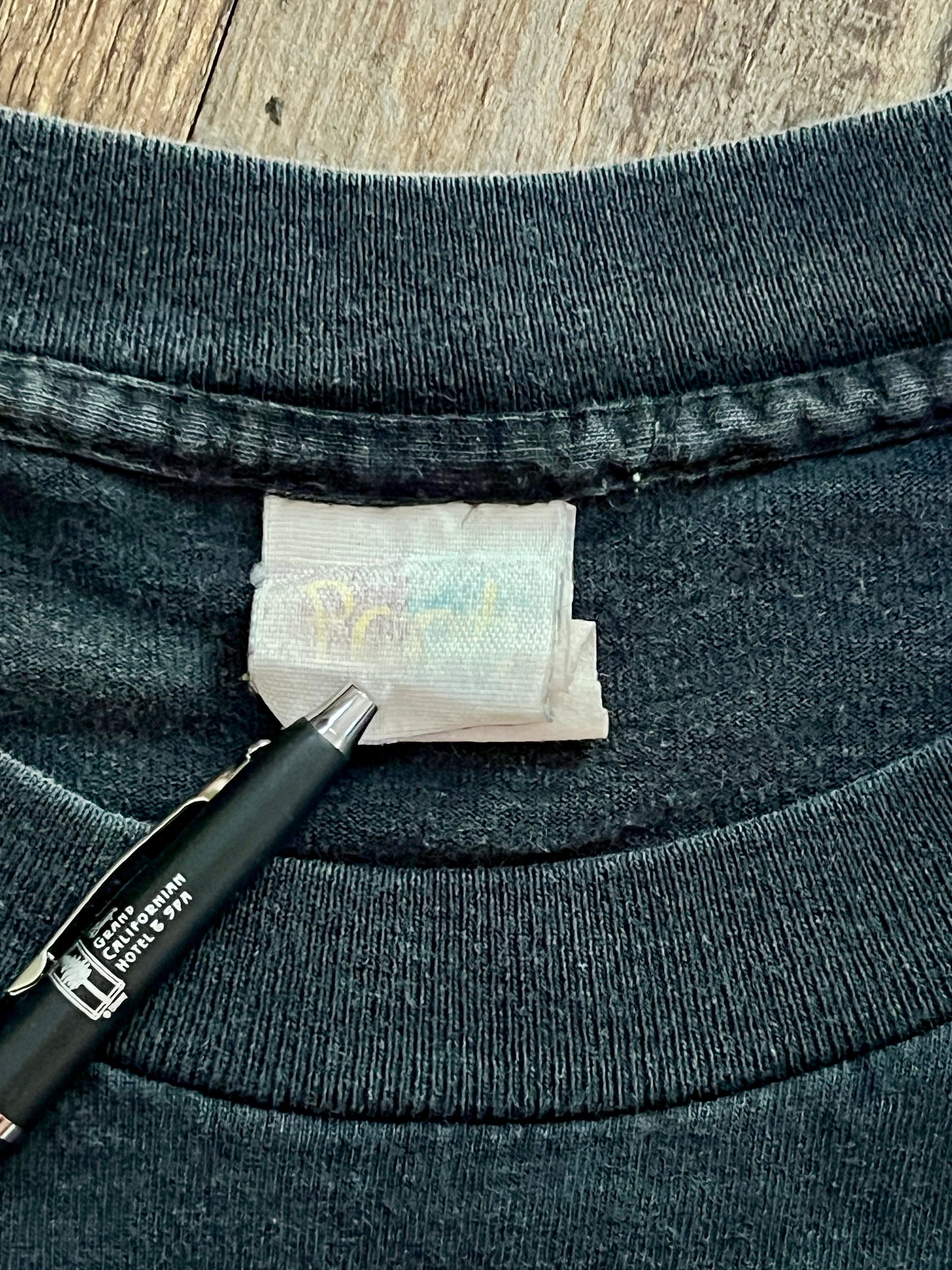 550 -Black Embroidered Tigger Pouncing Pooh Pocket Tee - L