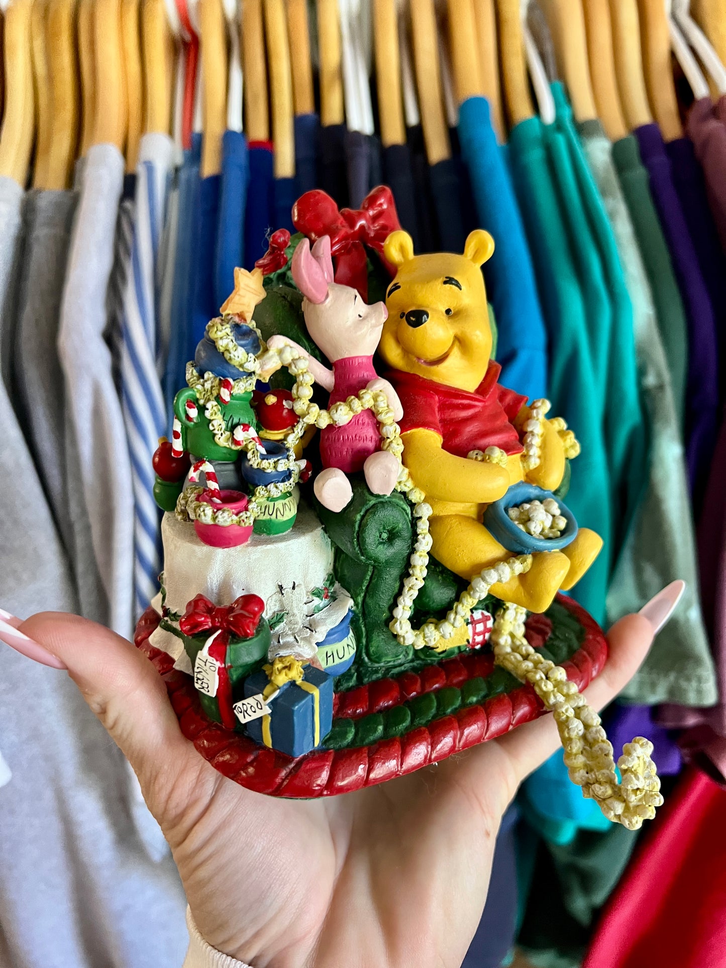 617 -WTP & Piglet Popcorn Garland Stocking Hanger