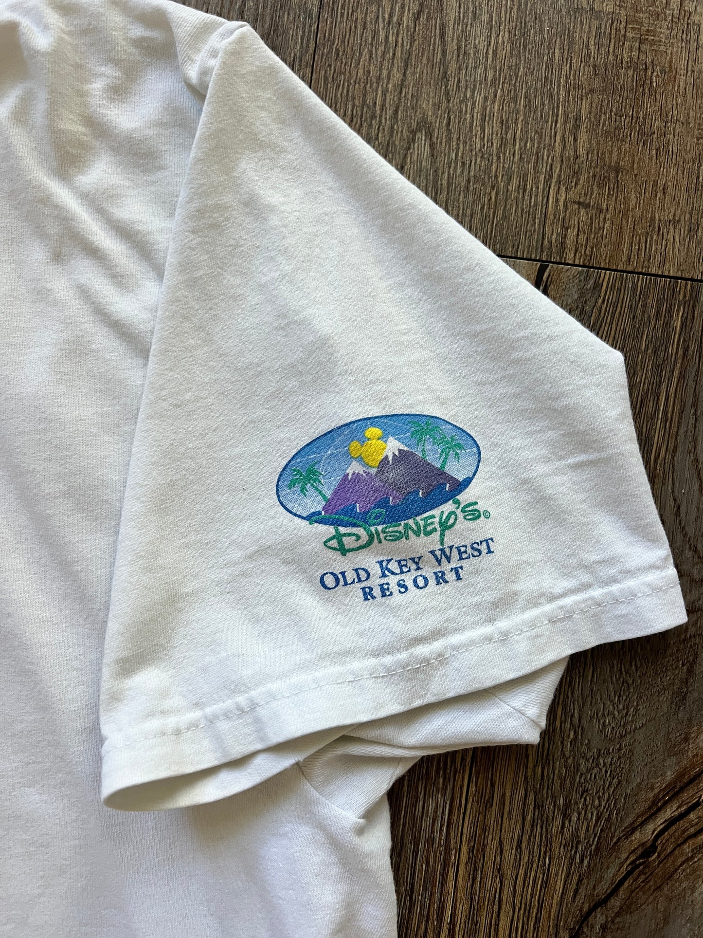 650 -White Old Key West Resort Mickey & Minnie Beach Chair Tee - 2X