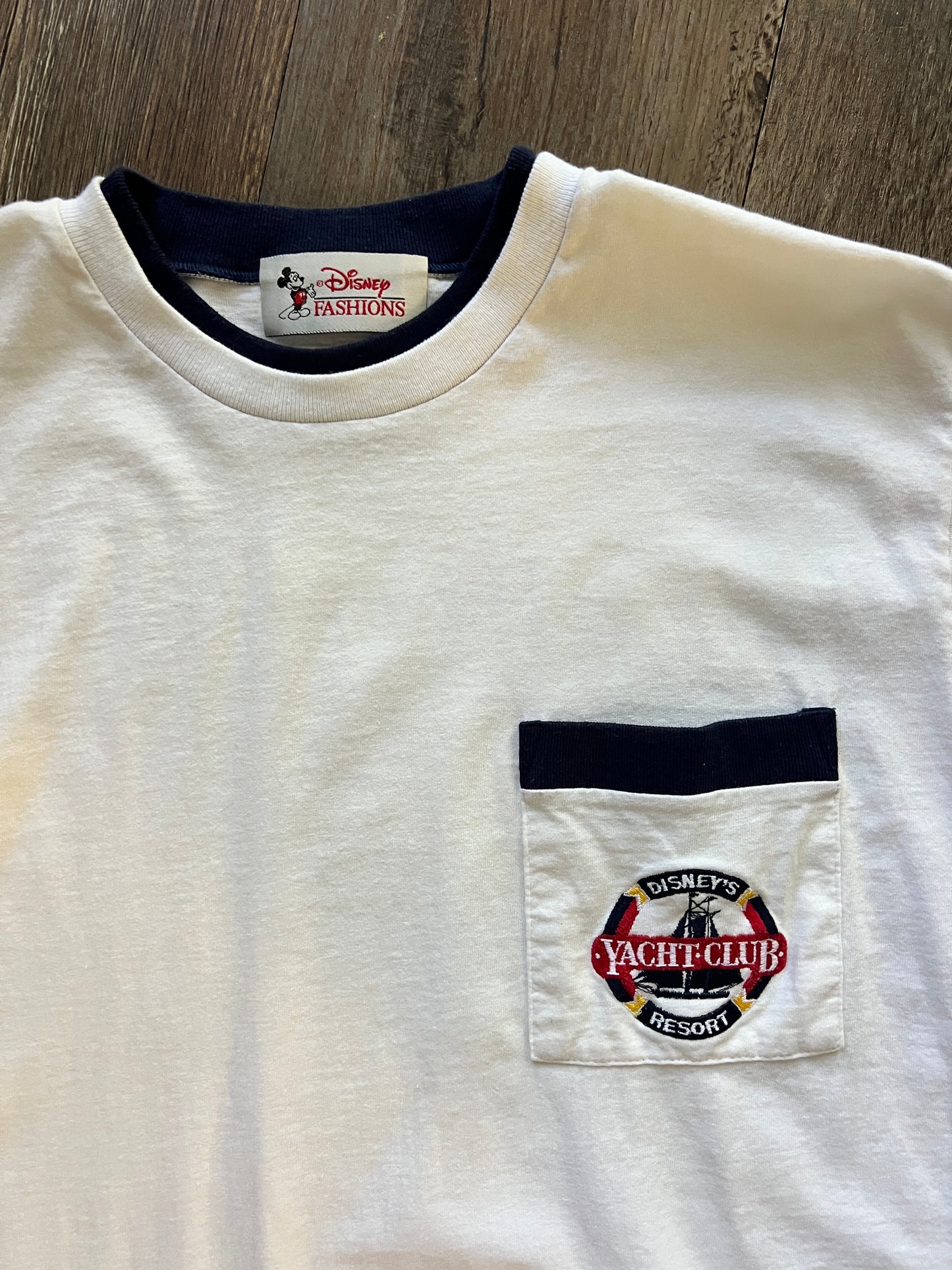 660 -White Yacht Club Resort Logo Tee - L