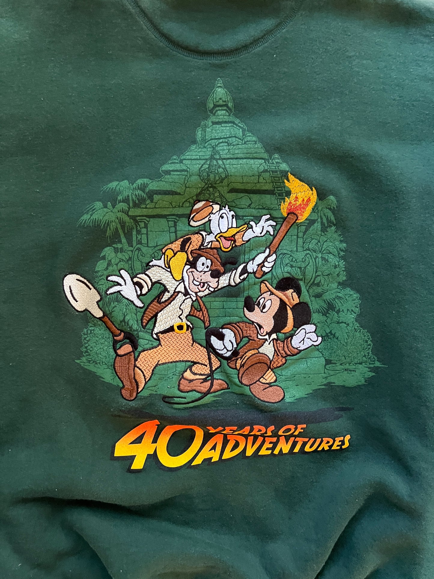 738 -Green Embroidered 1995 40 Years of Adventure Indiana Jones Disneyana Crewneck - M