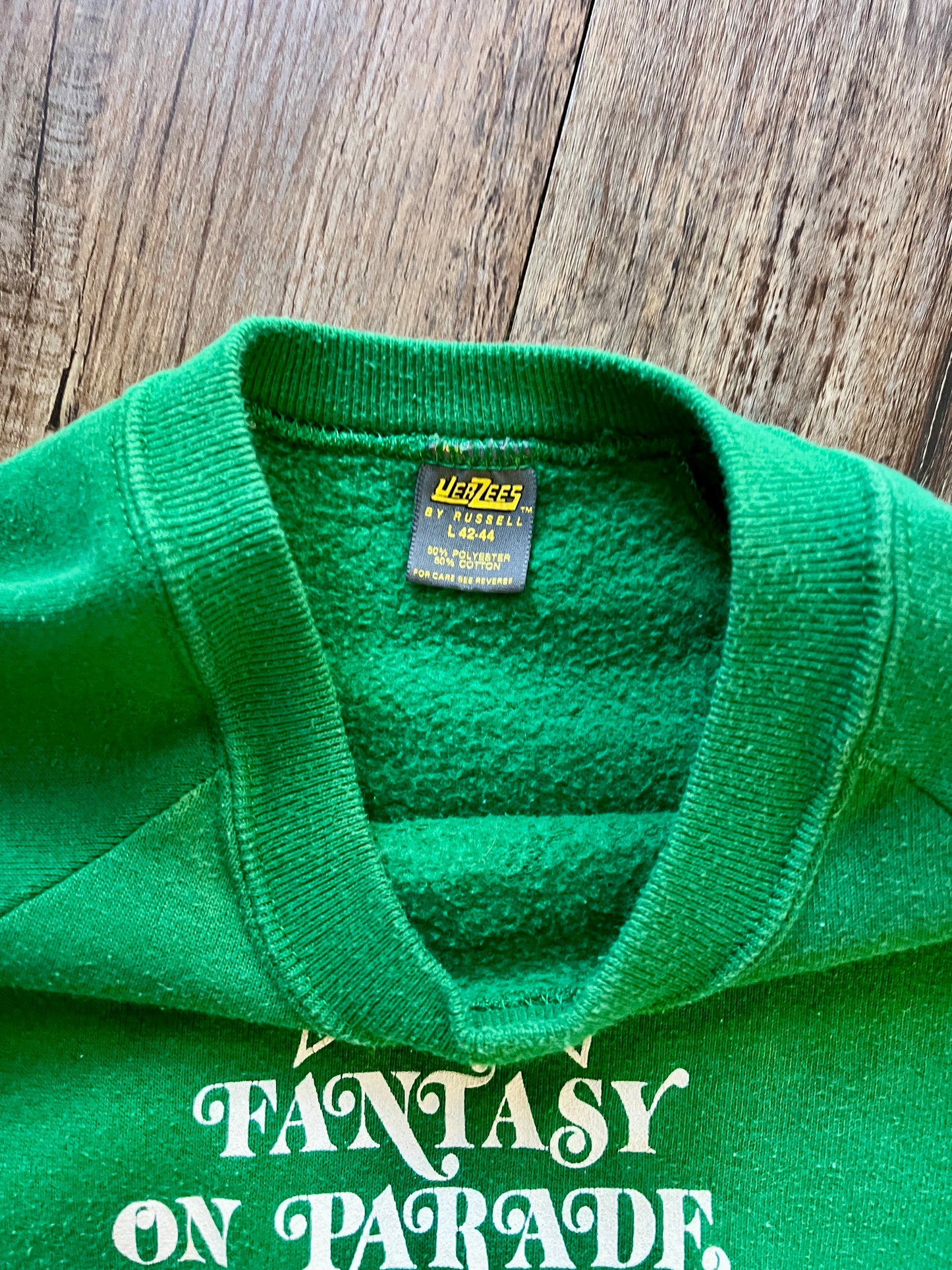 809 -Green 1985 Fantasy on Parade Tree Crewneck - L