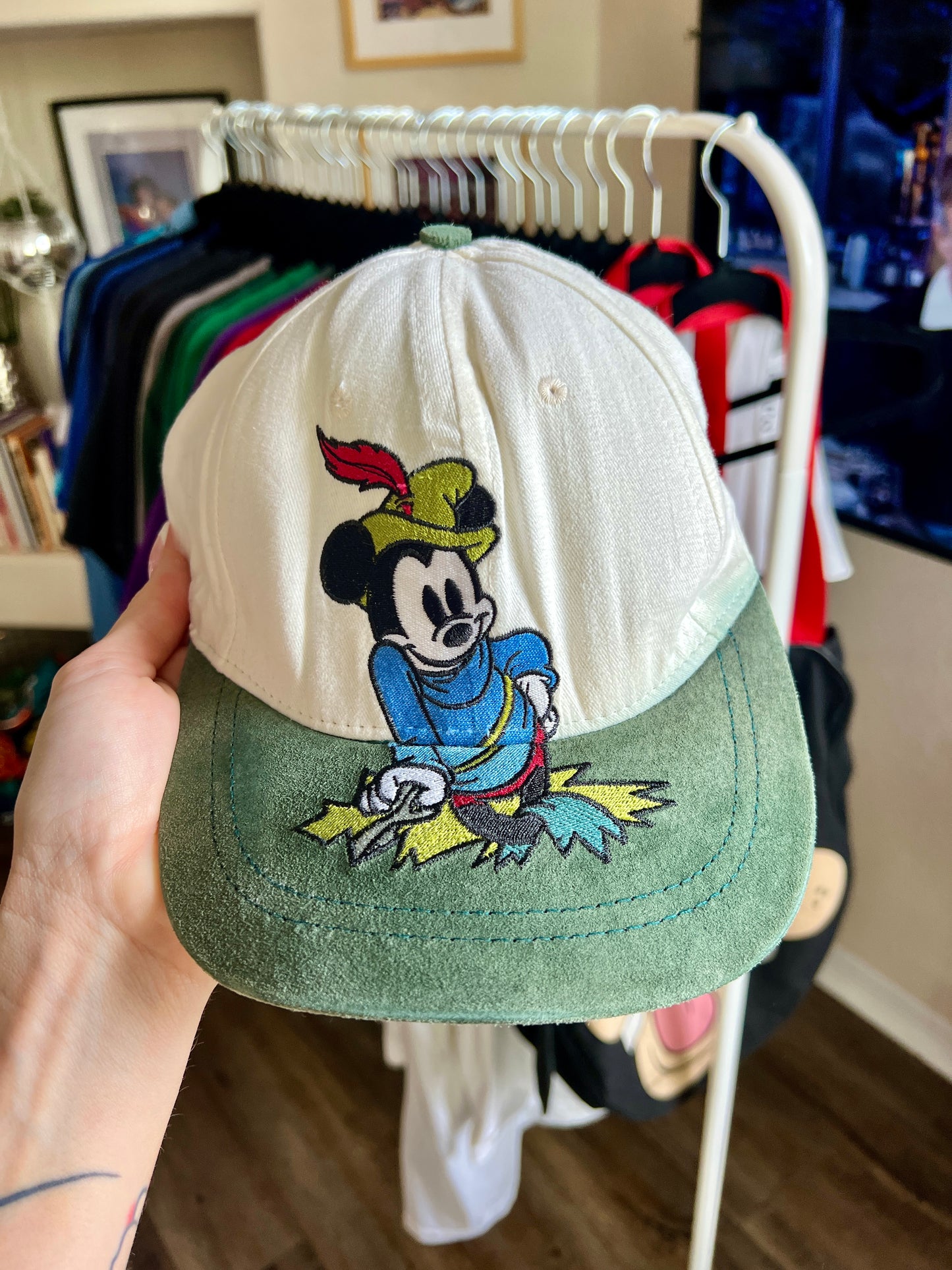 829 -1996 Disneyana Convention Robin Hood Mickey Snap Back