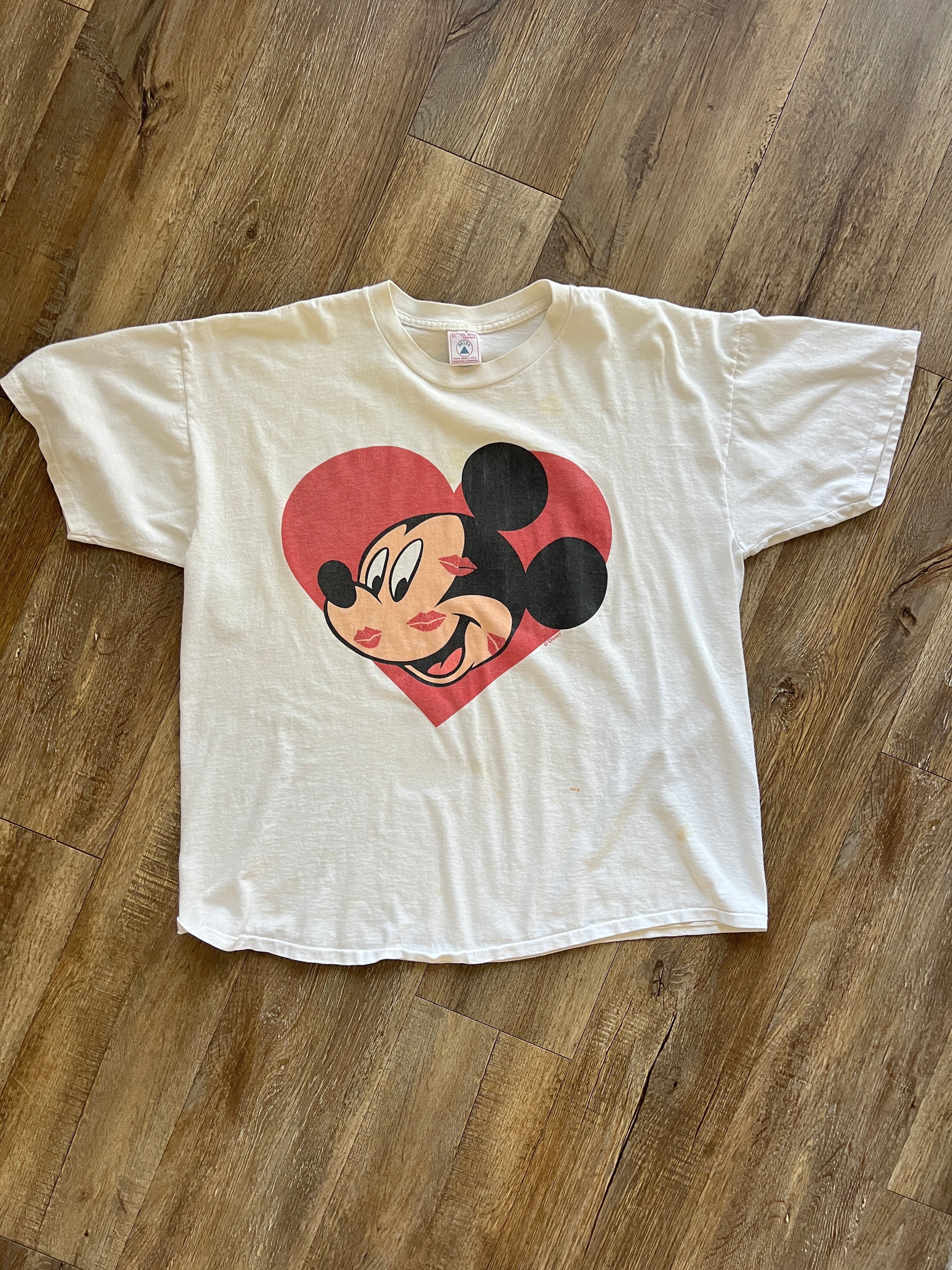 1265 -White Heart Kisses Mickey Shirt - XL