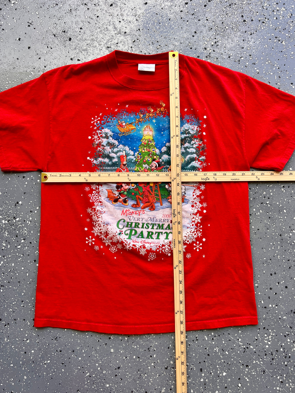 1486 - Red 2006 Mickey's Very Merry Christmas Party Tee - NT / L