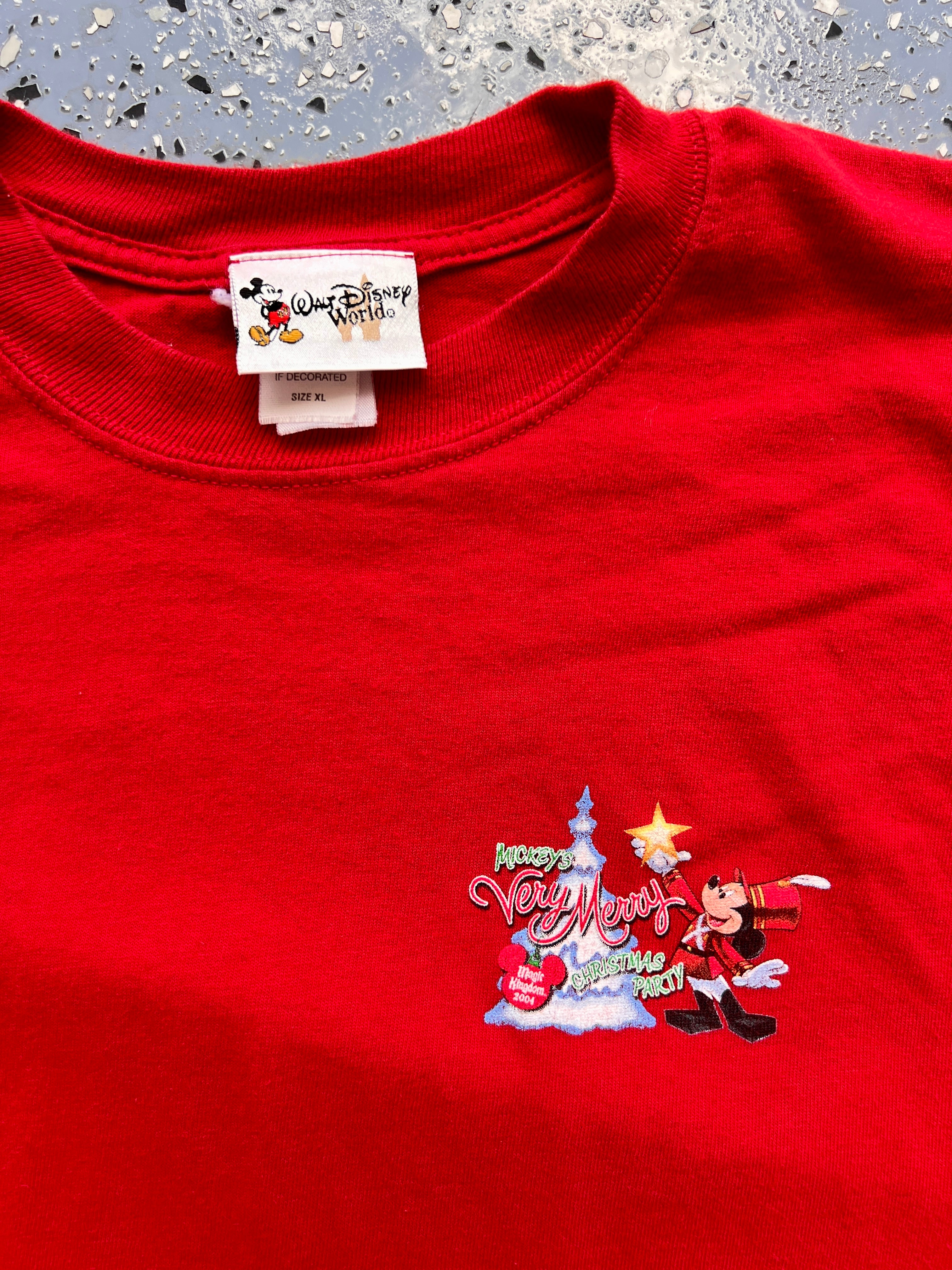 1494 - Red 2004 Mickey's Very Merry Christmas Party Tee - XL