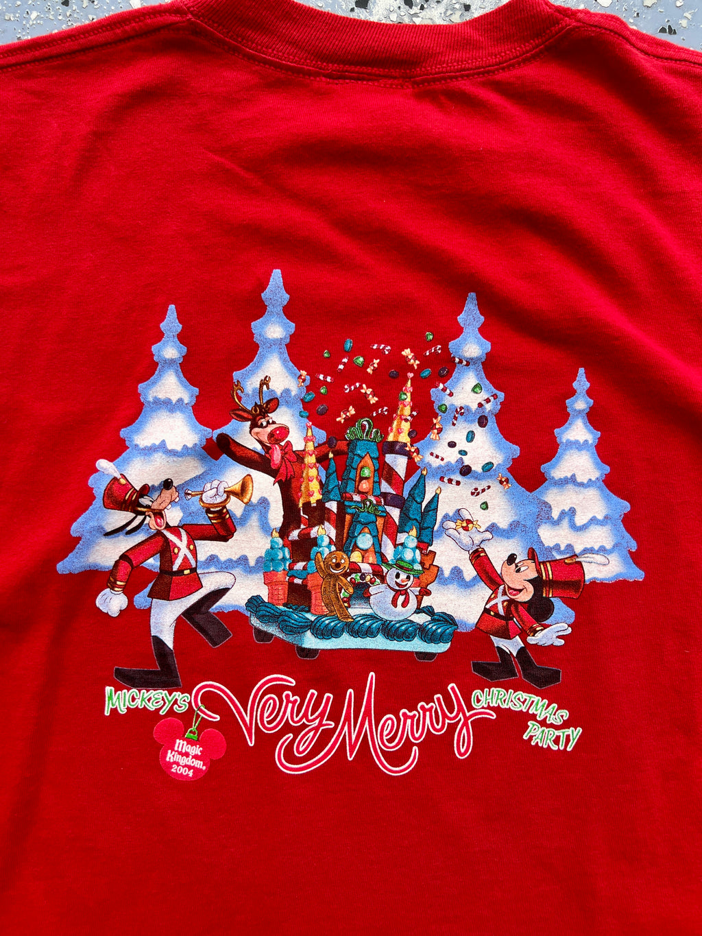 1494 - Red 2004 Mickey's Very Merry Christmas Party Tee - XL