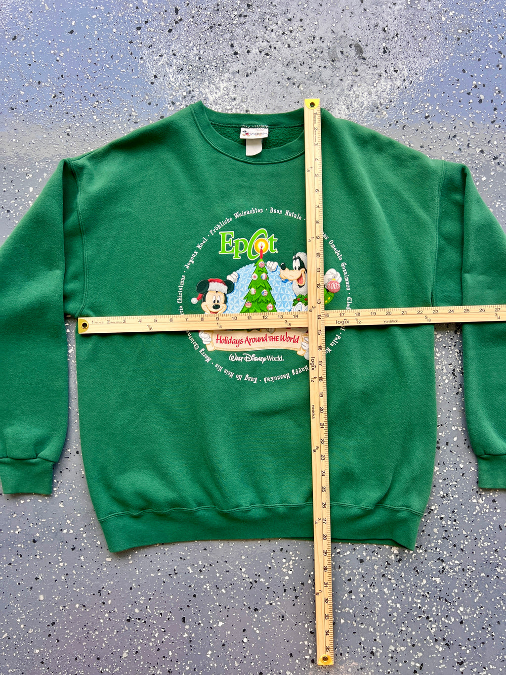 1495 - Green EPCOT Holidays Around the World Mickey & Friends Crewneck - NT / XL
