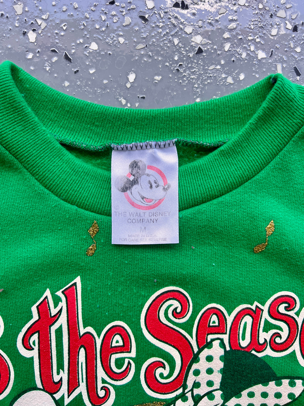 1496 - Green Santa Mickey & Minnie 'Tis the Season Mistletoe Crewneck - M