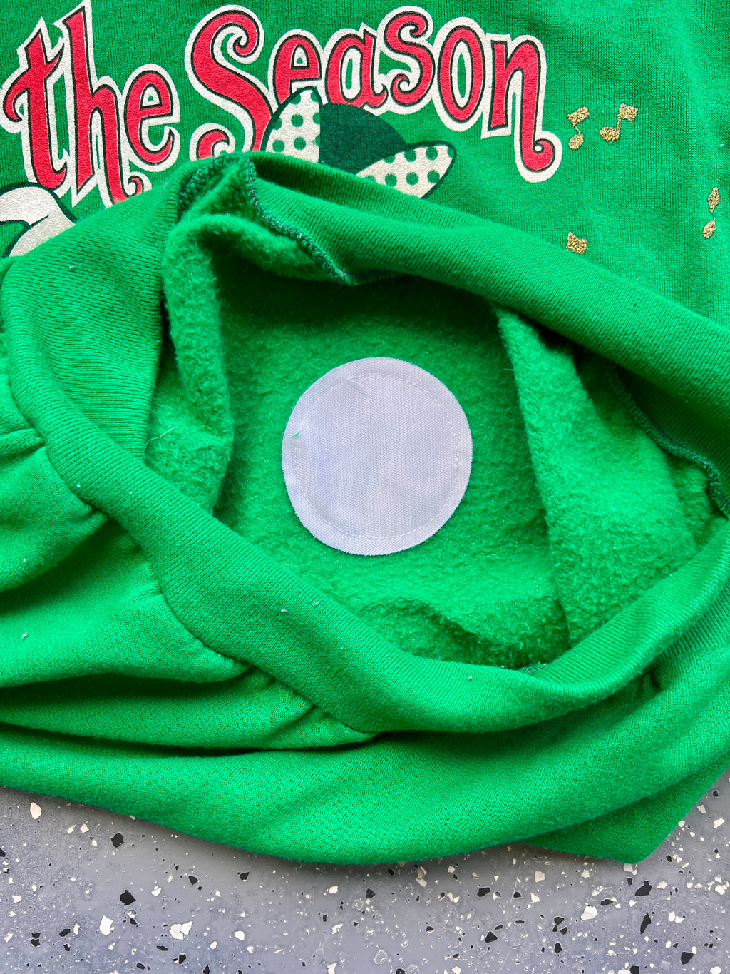 1496 - Green Santa Mickey & Minnie 'Tis the Season Mistletoe Crewneck - M