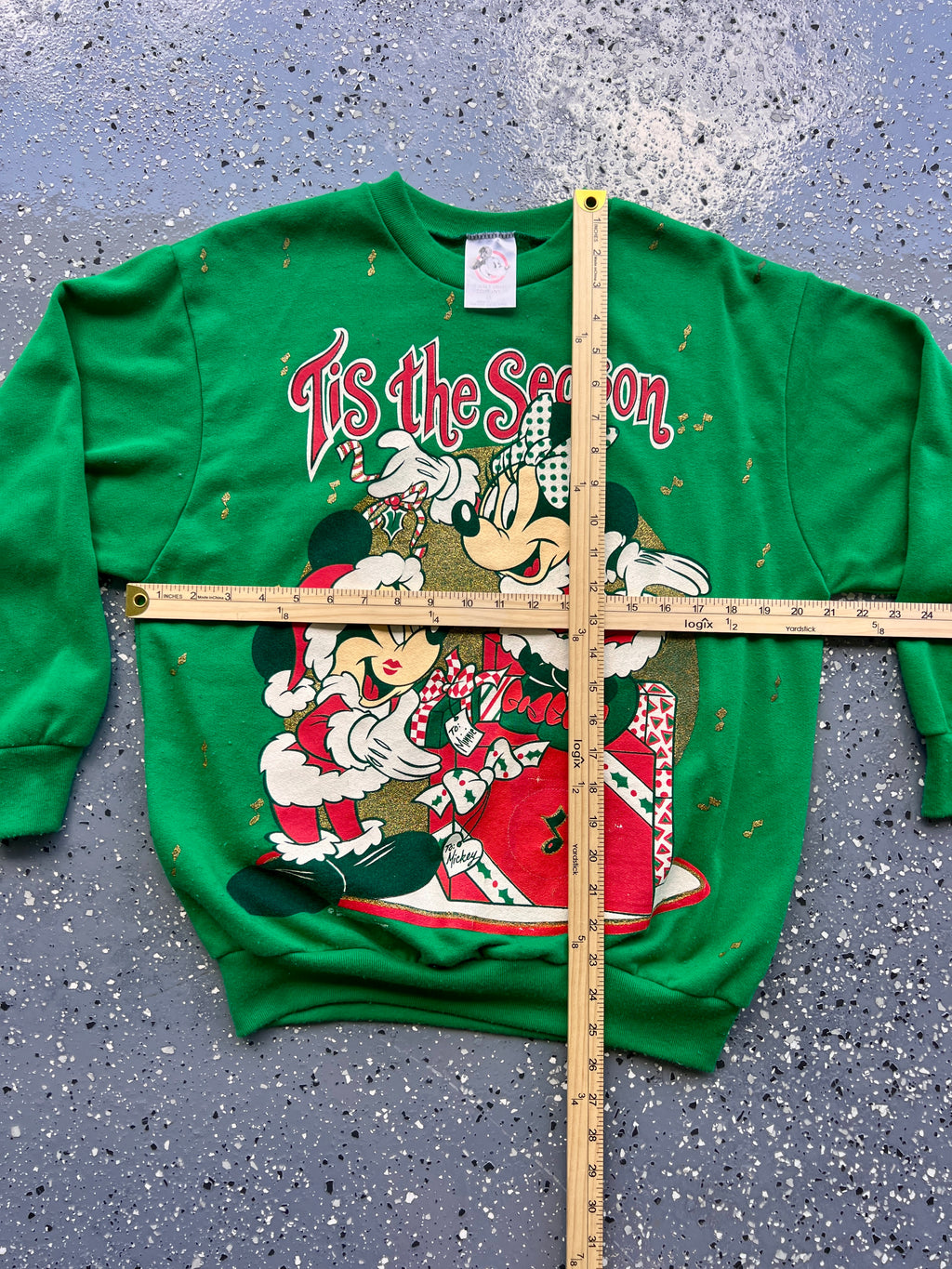 1496 - Green Santa Mickey & Minnie 'Tis the Season Mistletoe Crewneck - M