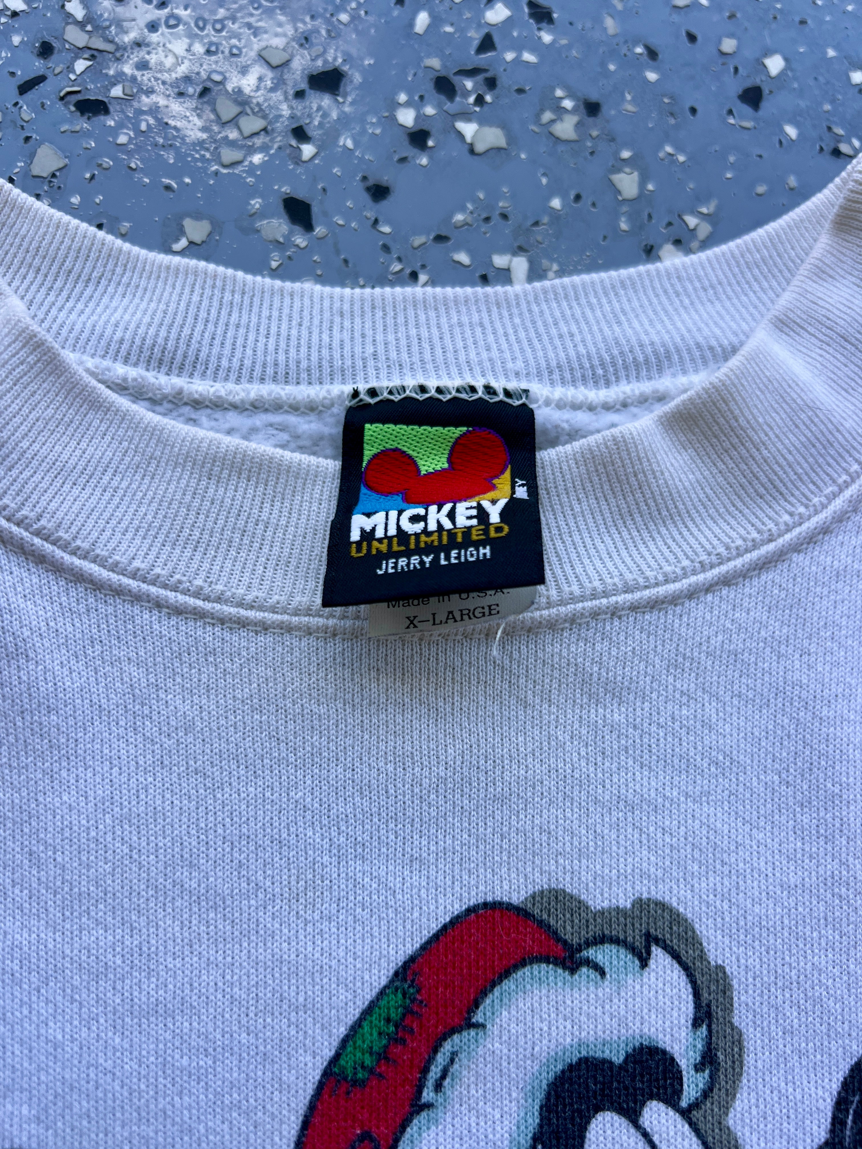 1499 - White Mickey, Goofy, & Donald Holidays Lights Crewneck - XL
