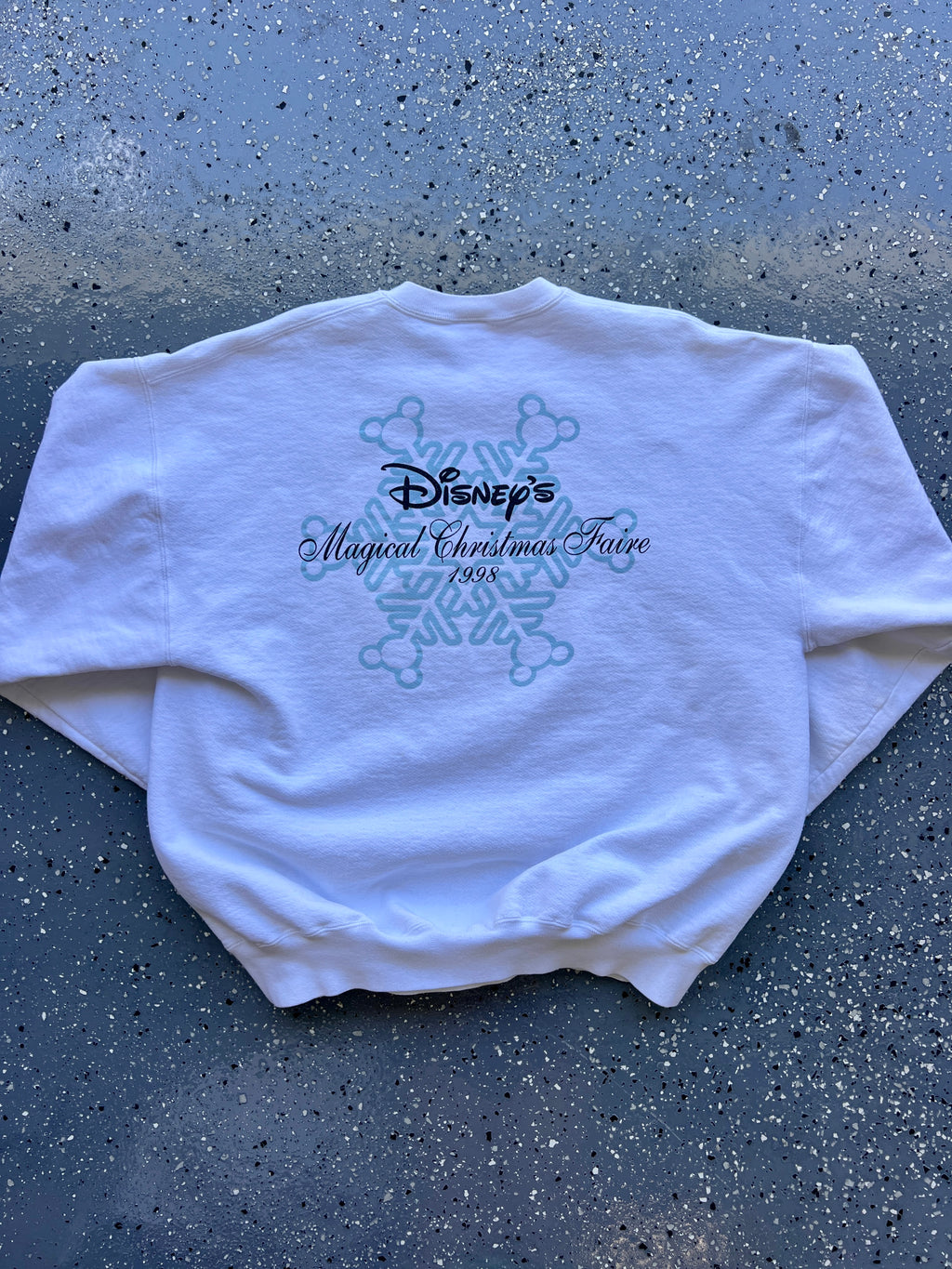 1502 - 1998 White Mickey & Friends Seasons Greetings Crewneck - XL
