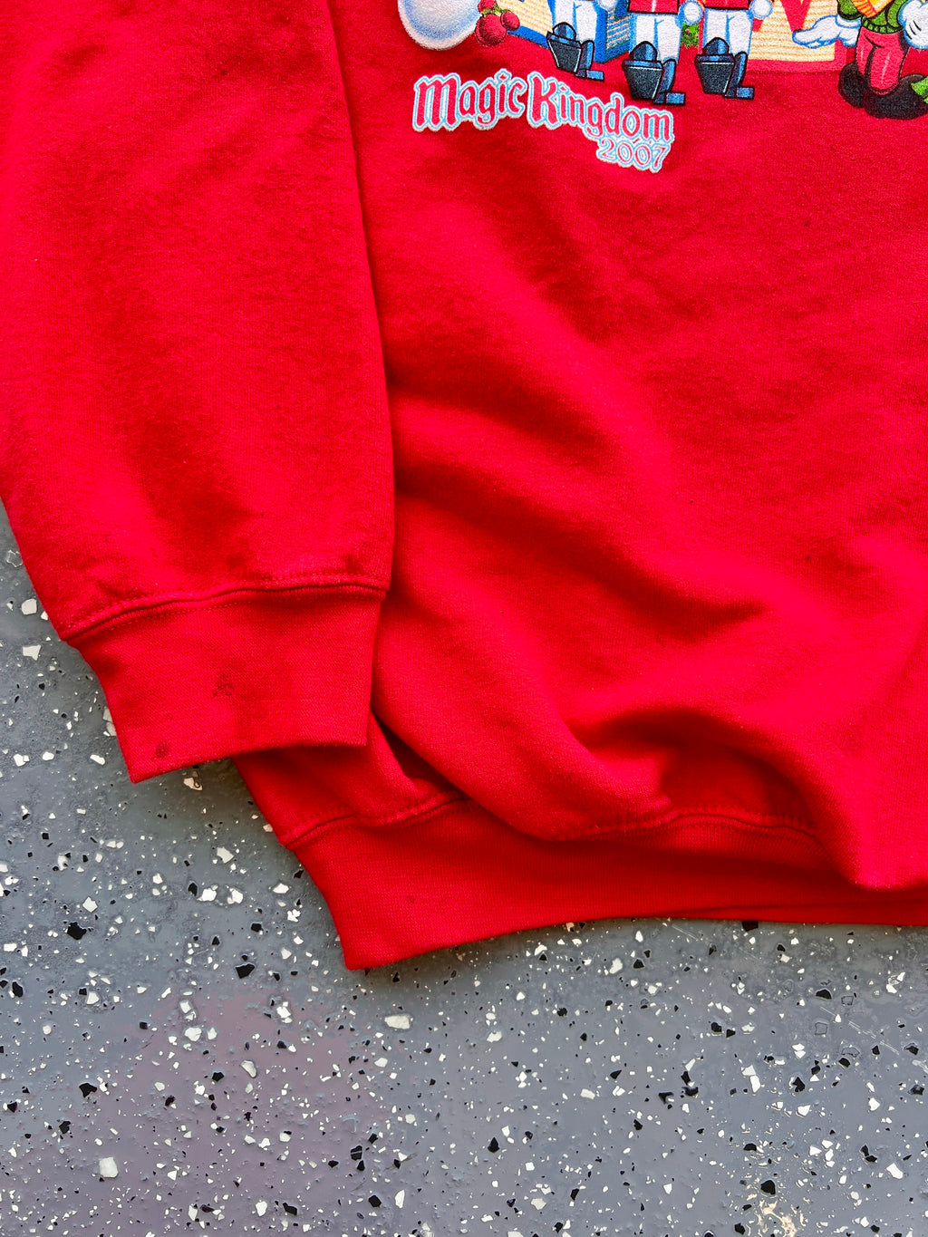 1512 - Red 2007 Mickey's Very Merry Christmas Party Crewneck - L