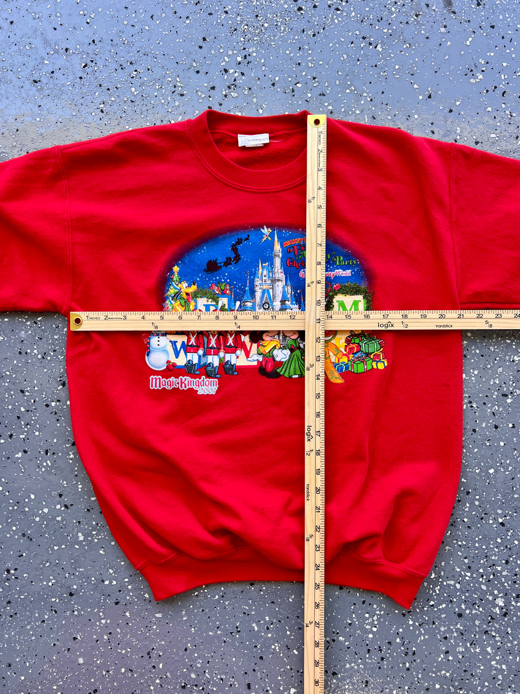 1512 - Red 2007 Mickey's Very Merry Christmas Party Crewneck - L