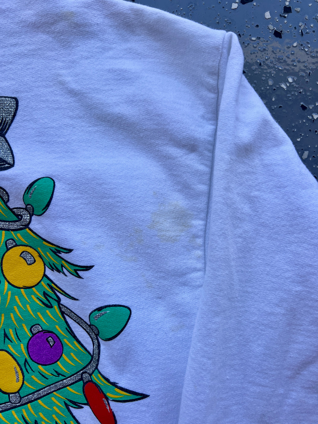 1513 - White Winnie the Pooh & Piglet Christmas Tree Lights Crewneck - XL