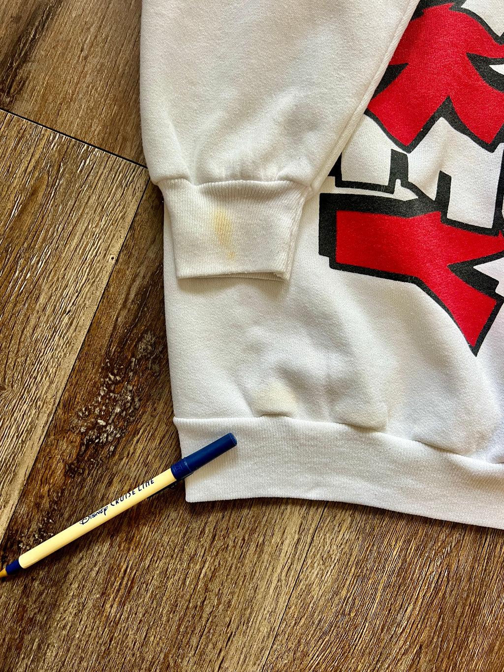 854 - White & Red Mickey Backwards Hit Crewneck - XL