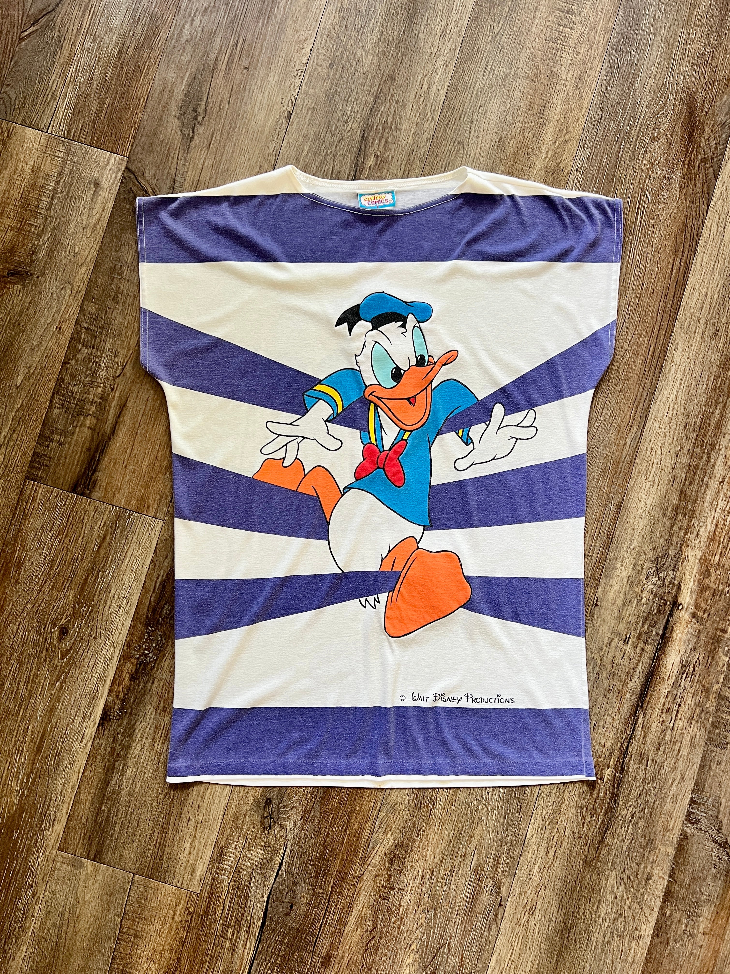 870 -White & Blue Donald Duck Climbing Through Stripes Shirt - M