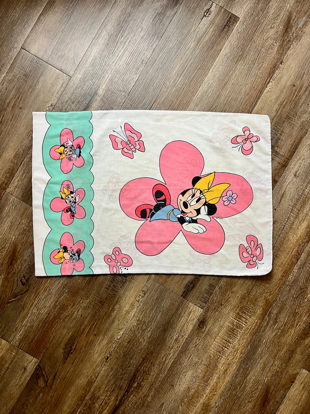 288 - White Floral Minnie Mouse Pillowcase