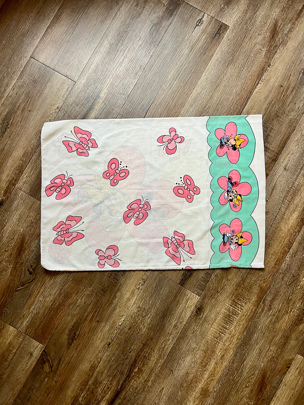 288 - White Floral Minnie Mouse Pillowcase