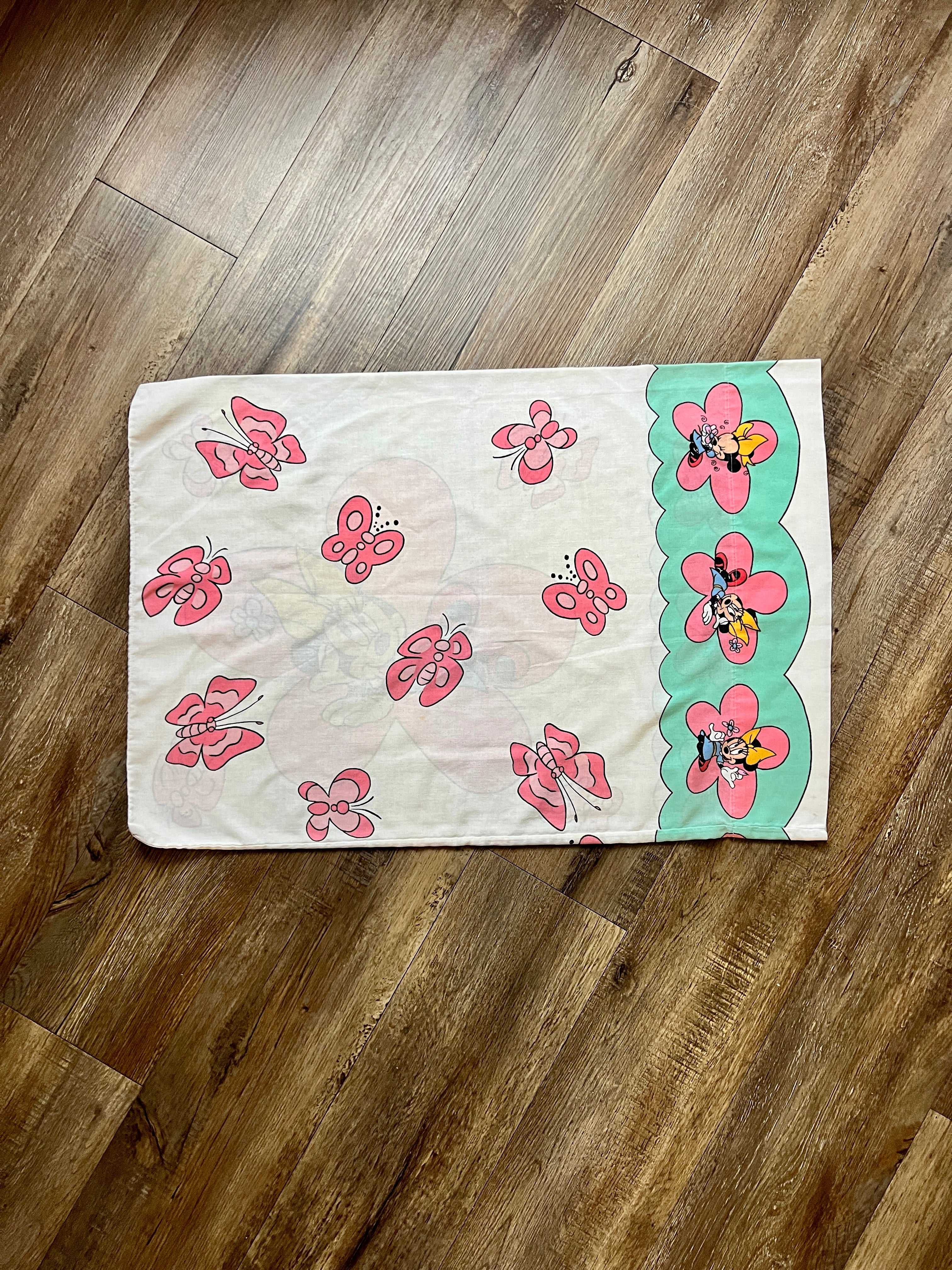 288 - White Floral Minnie Mouse Pillowcase