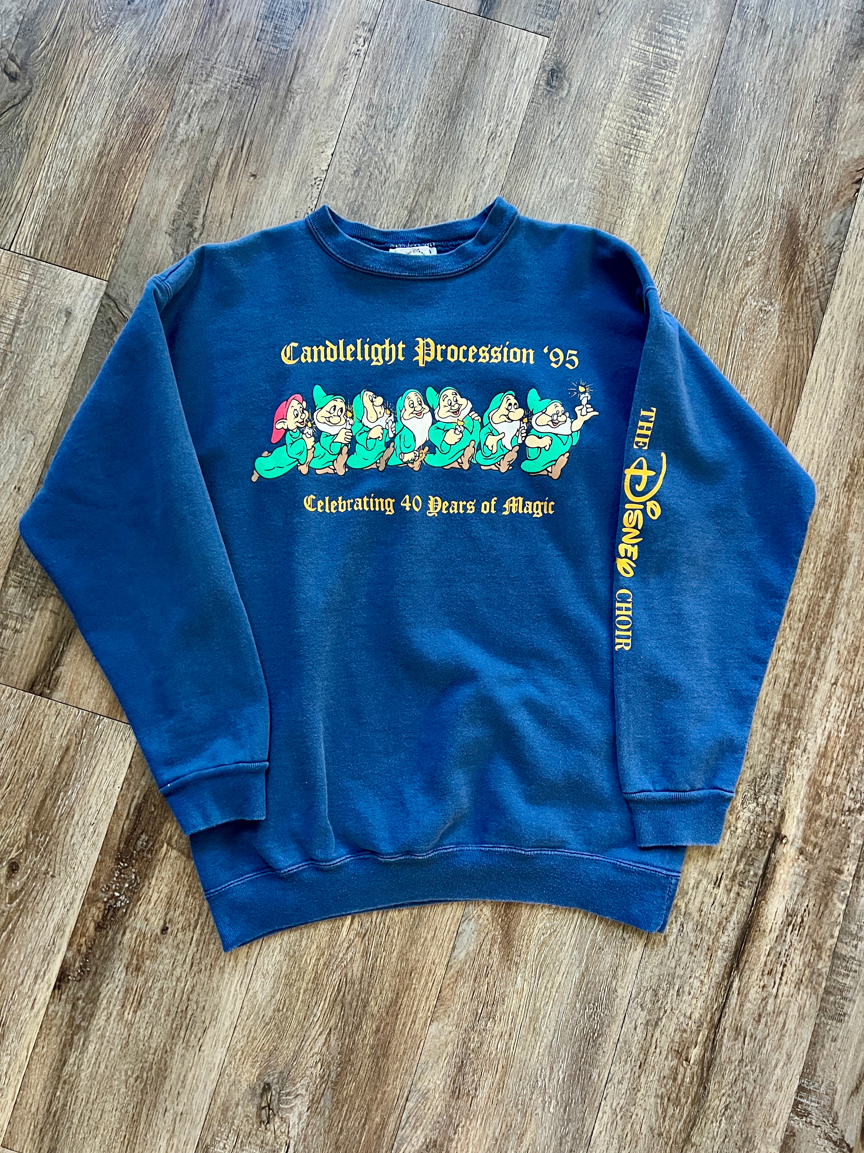 891 -Blue Seven Dwarfs Disney Choir Celebrating 40 Years Candlelight Processional Crewneck - L