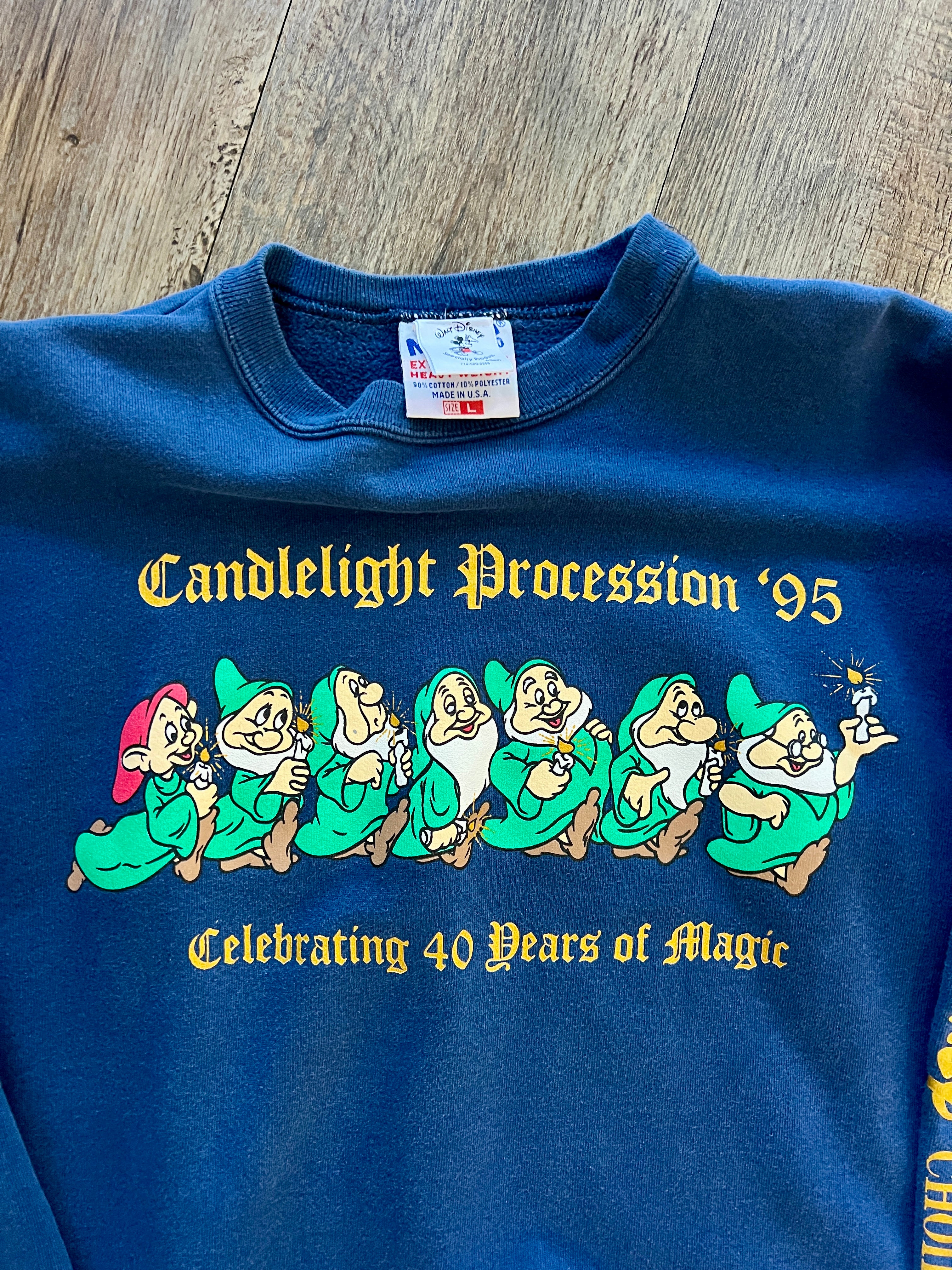 891 -Blue Seven Dwarfs Disney Choir Celebrating 40 Years Candlelight Processional Crewneck - L