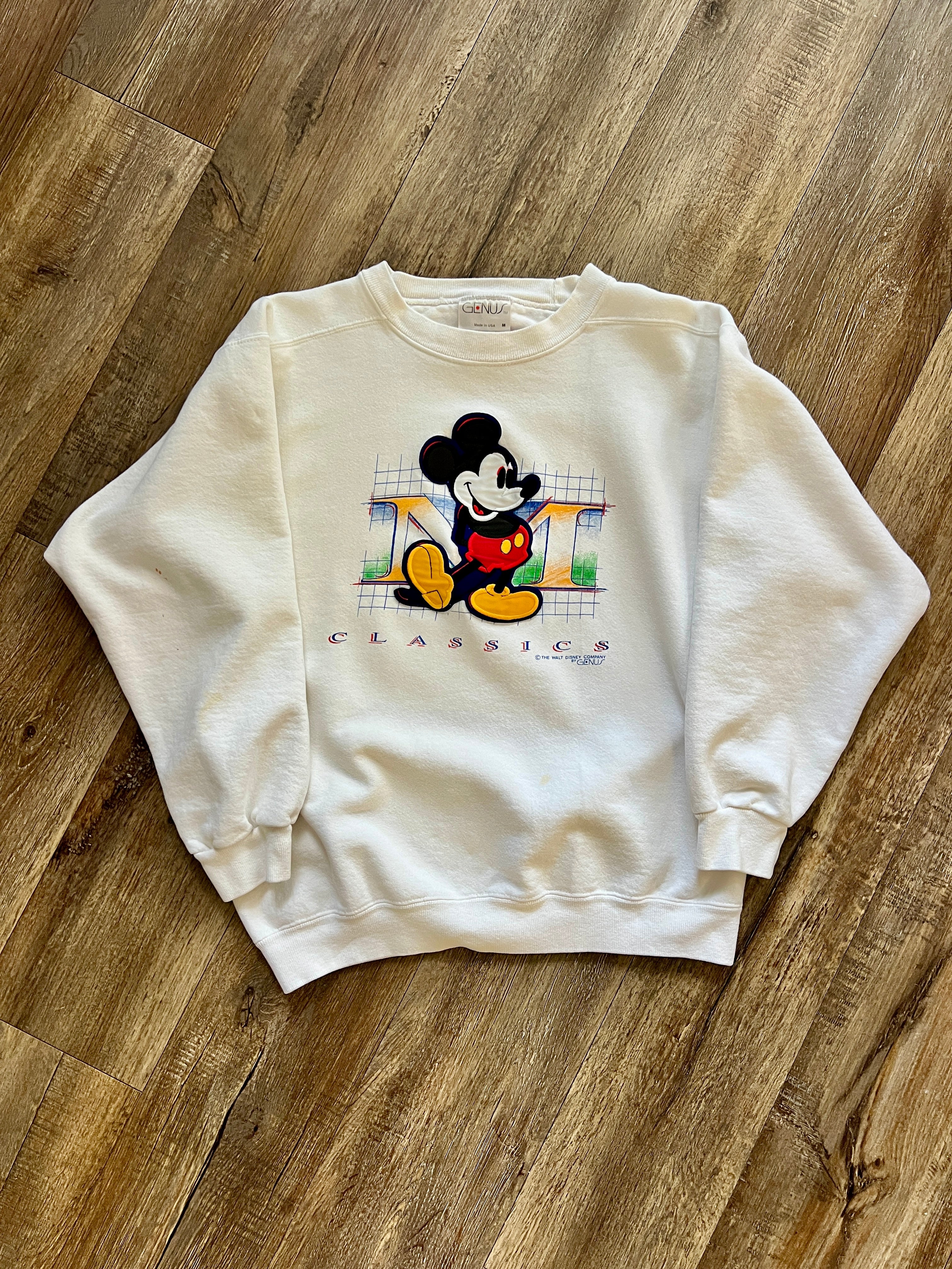 908 -White Genus Mickey Classics Applique Crewneck - M