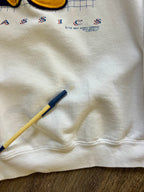 908 -White Genus Mickey Classics Applique Crewneck - M