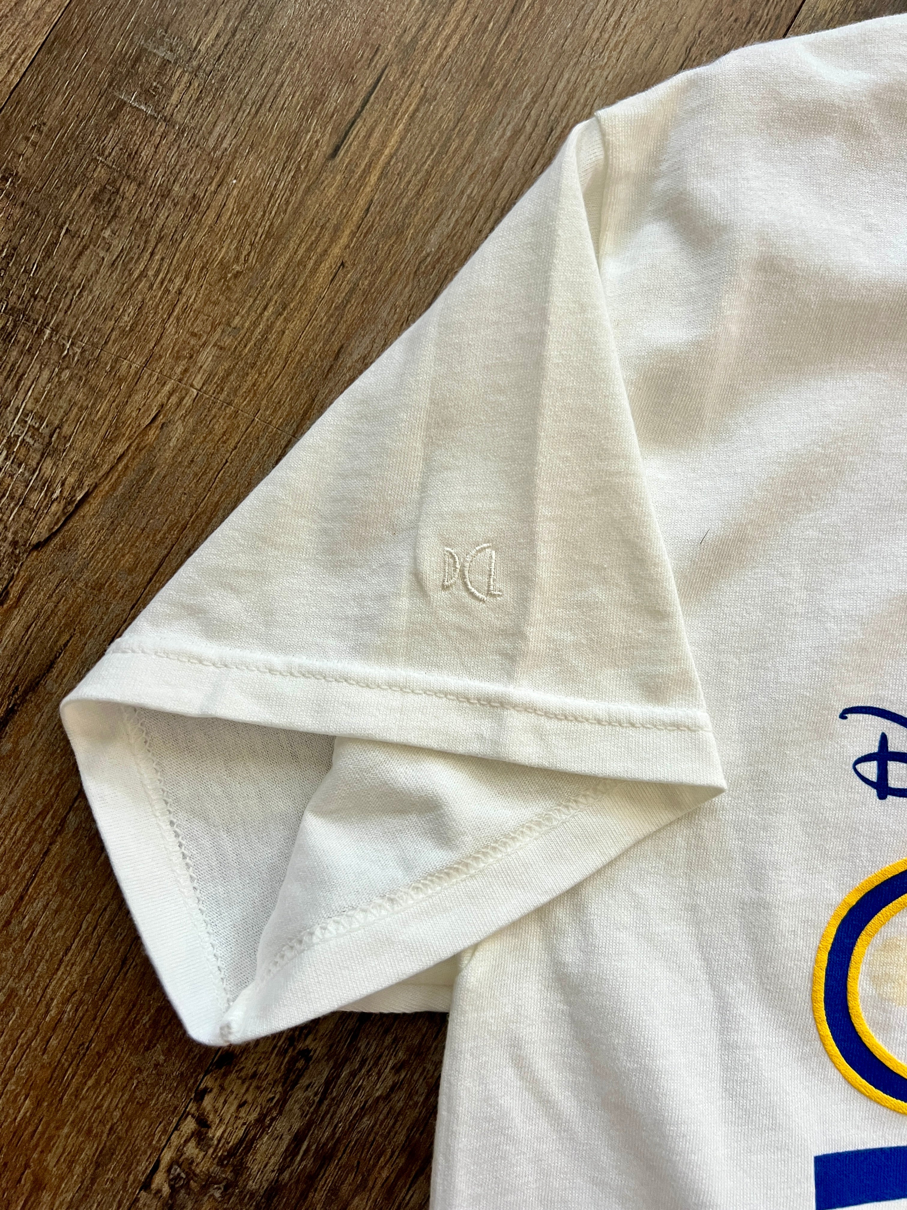 911 -White NWT Disney Cruise Line Logo Discover Uncharted Magic 1998 Shirt - M