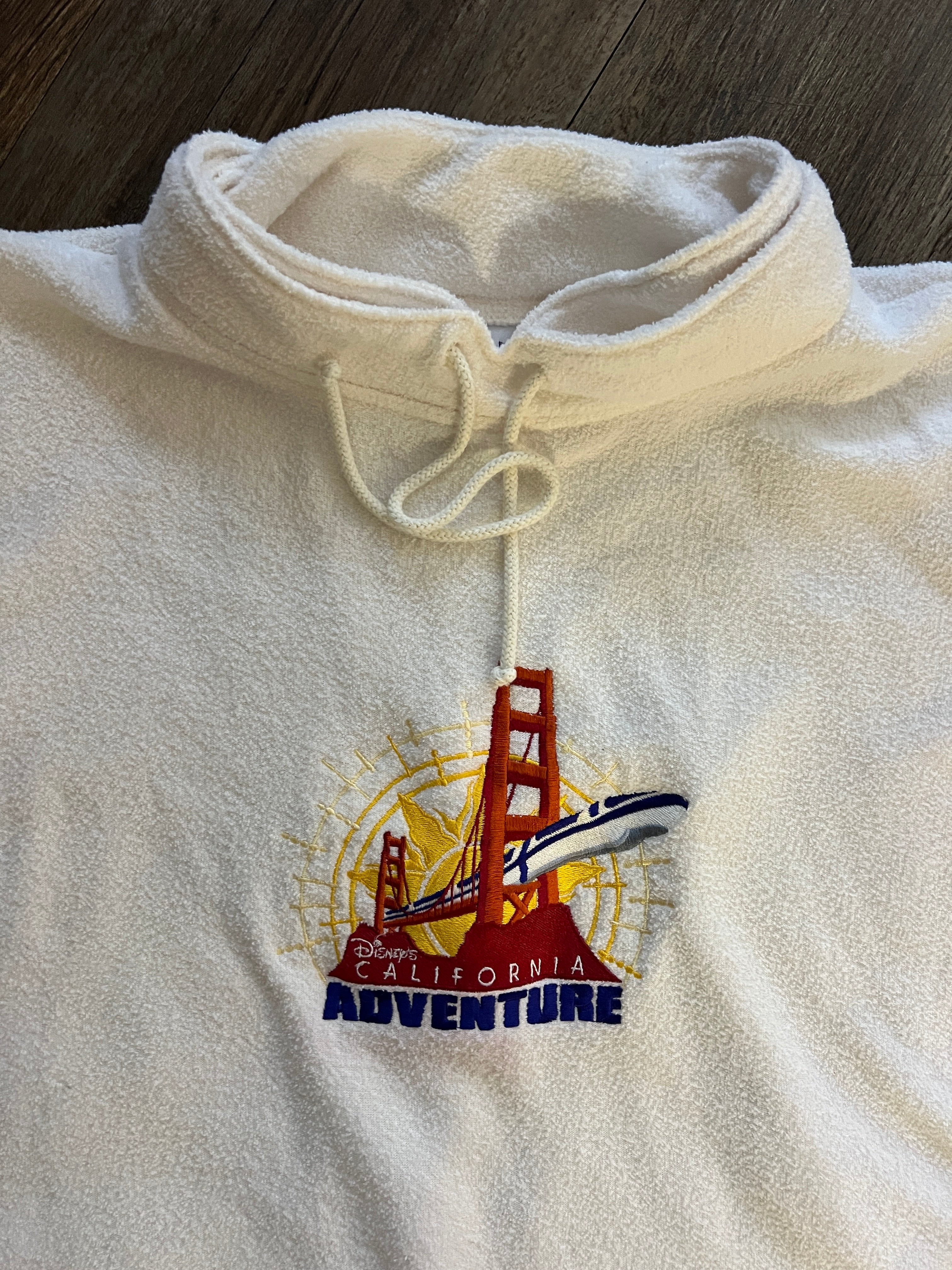 942 -White Sherpa California Adventure Monorail Pullover - XL