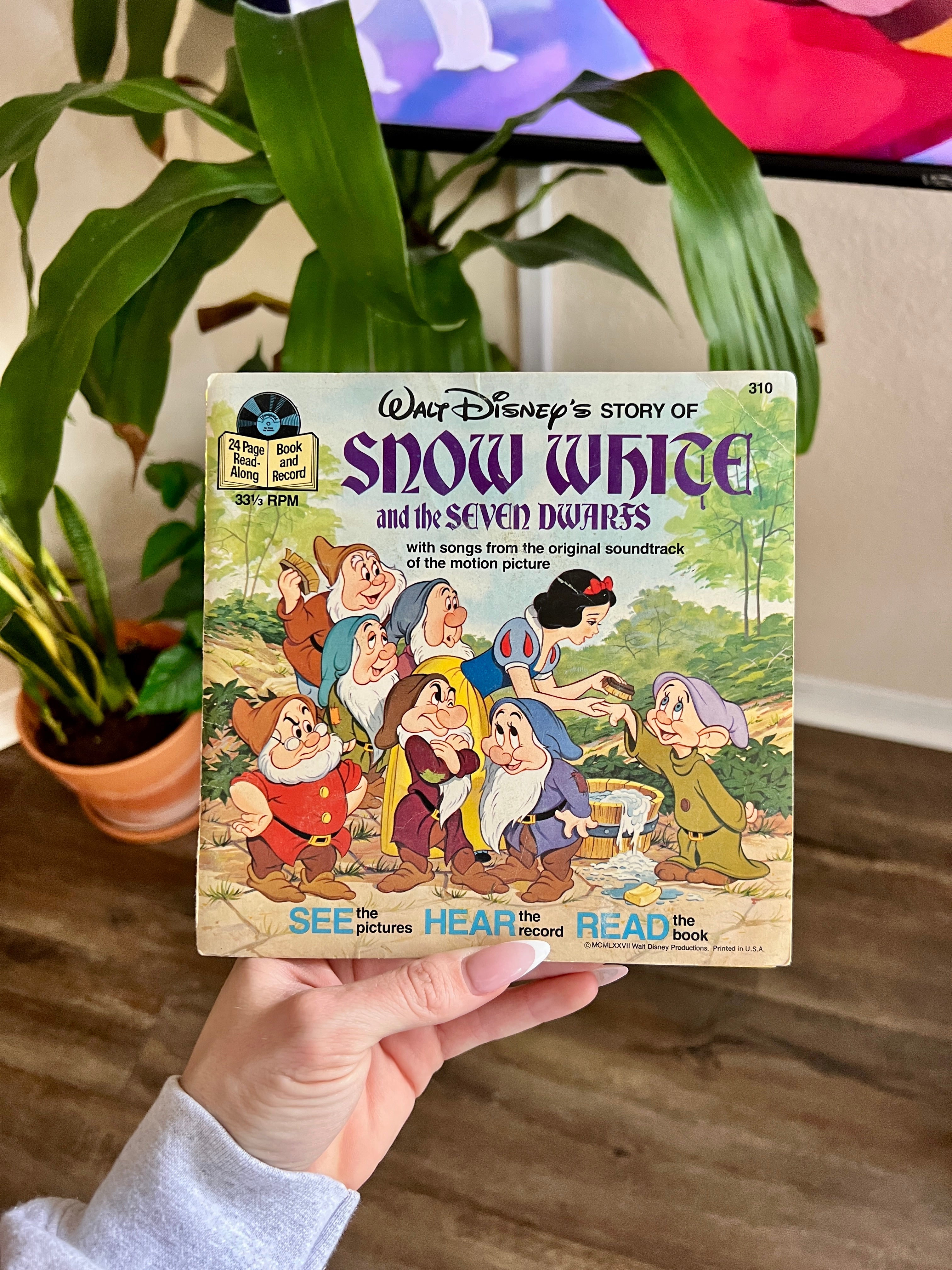 976 -The Story of Snow White 24 PG Read Along Book & Record