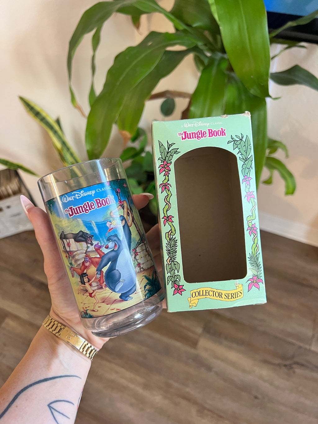 945 - Disney Collector Series Cups