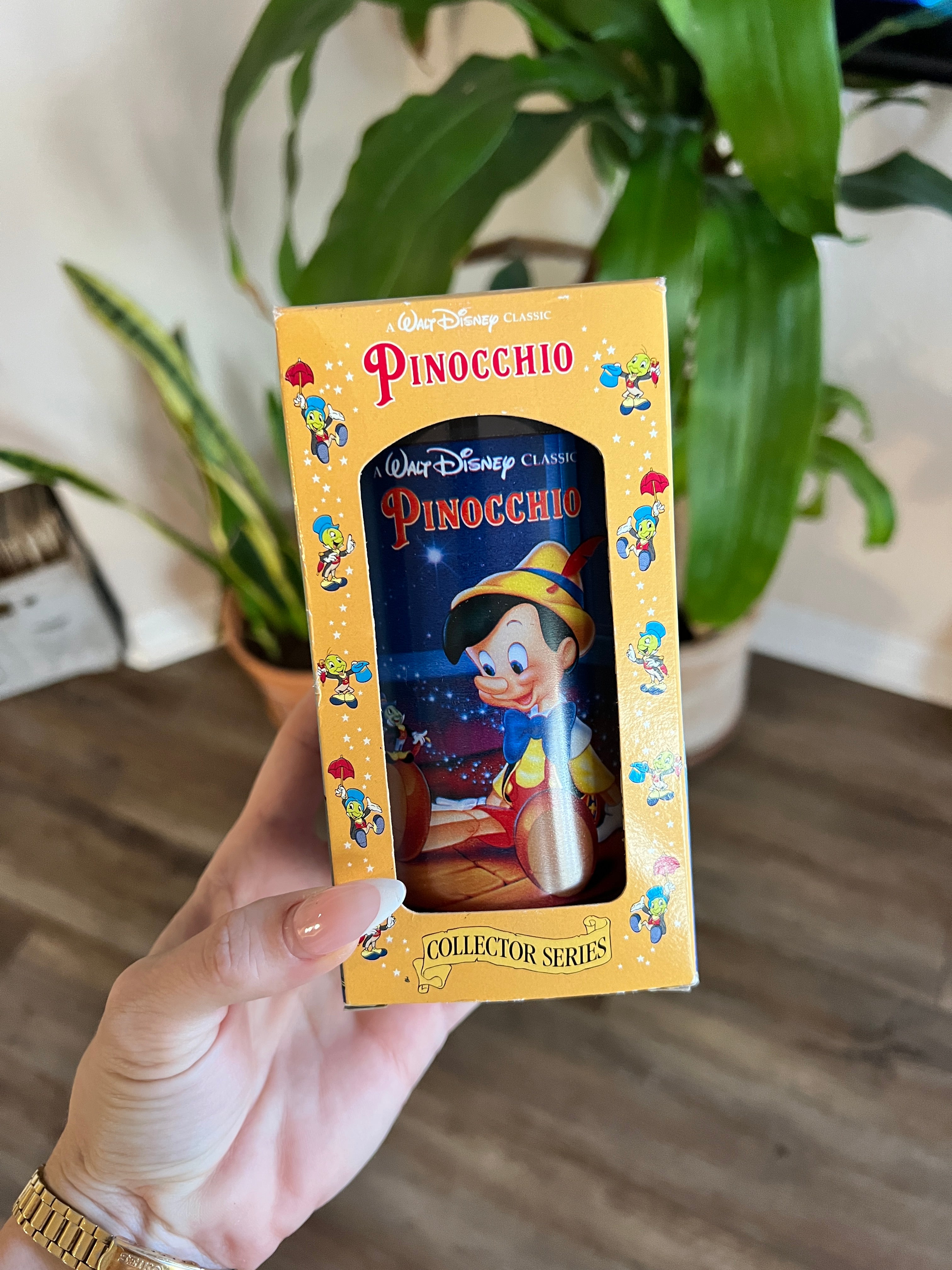 945 - Disney Collector Series Cups