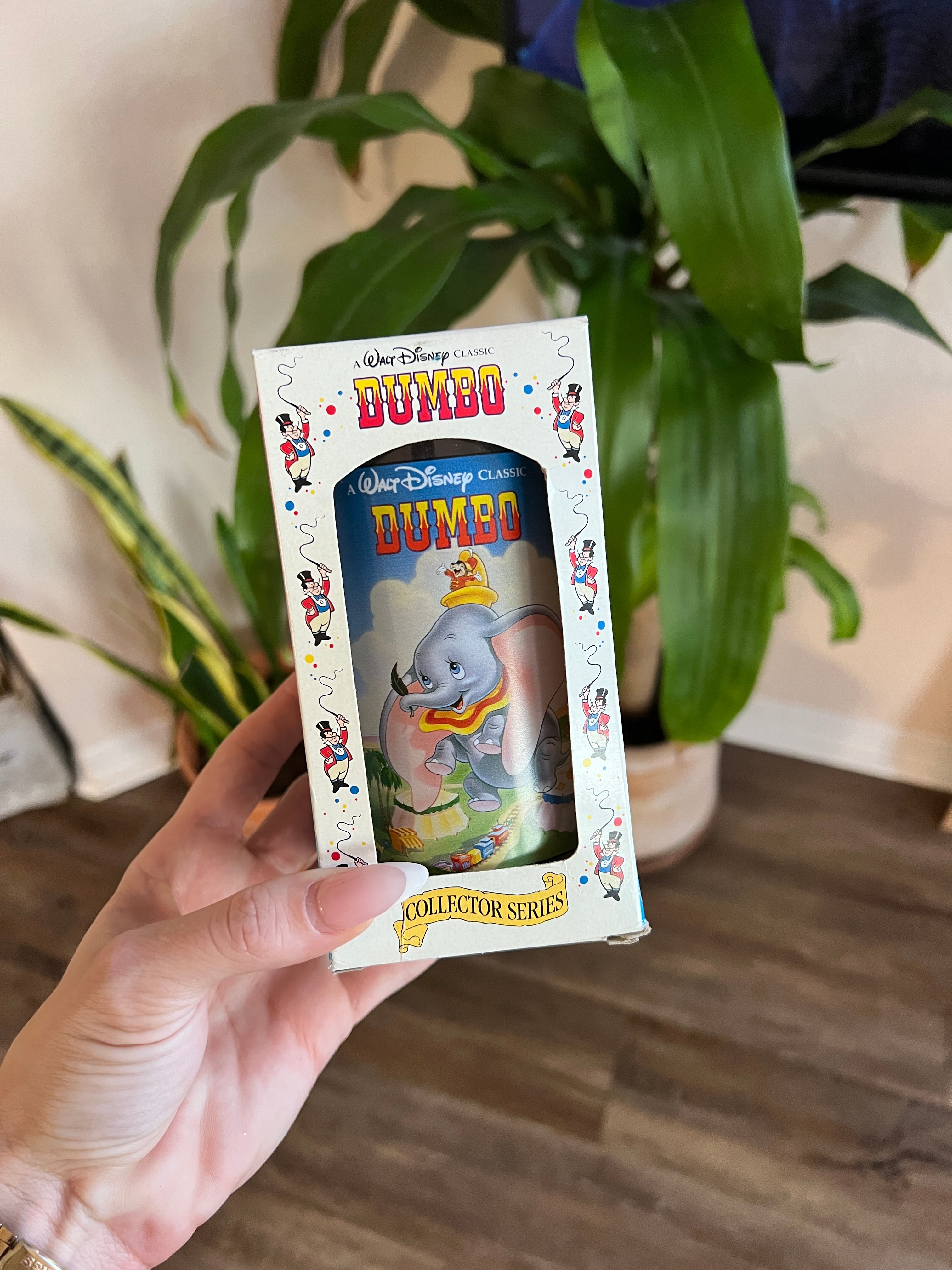 945 - Disney Collector Series Cups