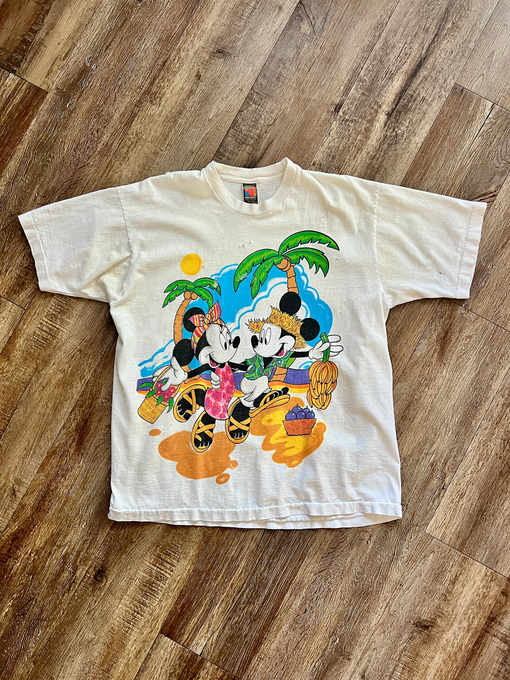 1323 - White Mickey & Minnie Beach Trip Shirt - NT / L