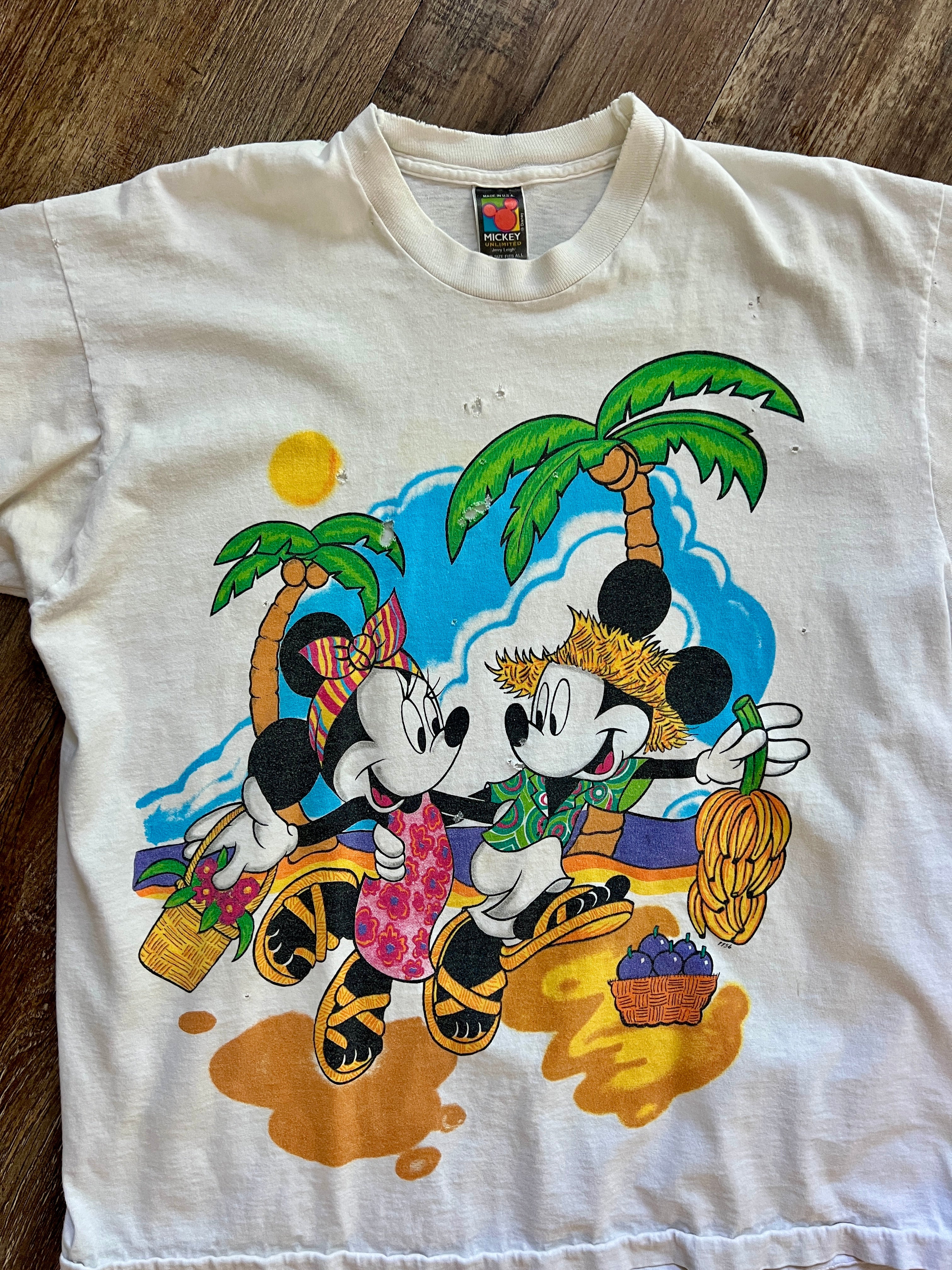 1323 - White Mickey & Minnie Beach Trip Shirt - NT / L