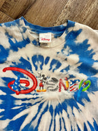1335 - White & Blue Tie-Dye Character Letter Shirt - M