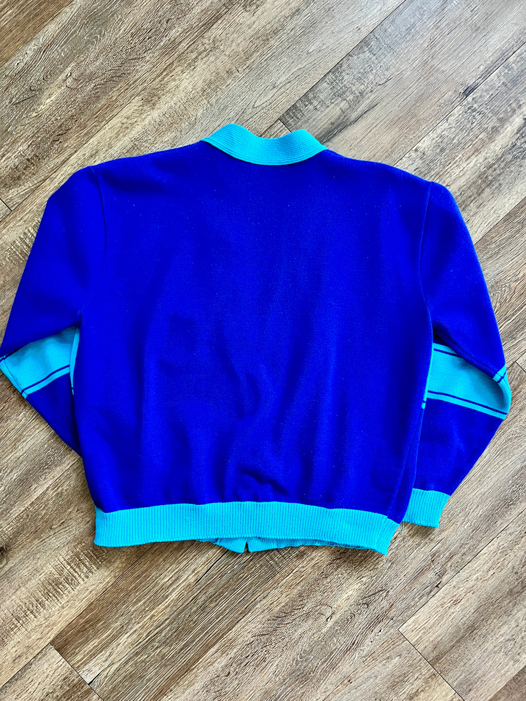 1339 - Blue & Teal The Disney Store Cast Member Sweater No Tag - NT / L