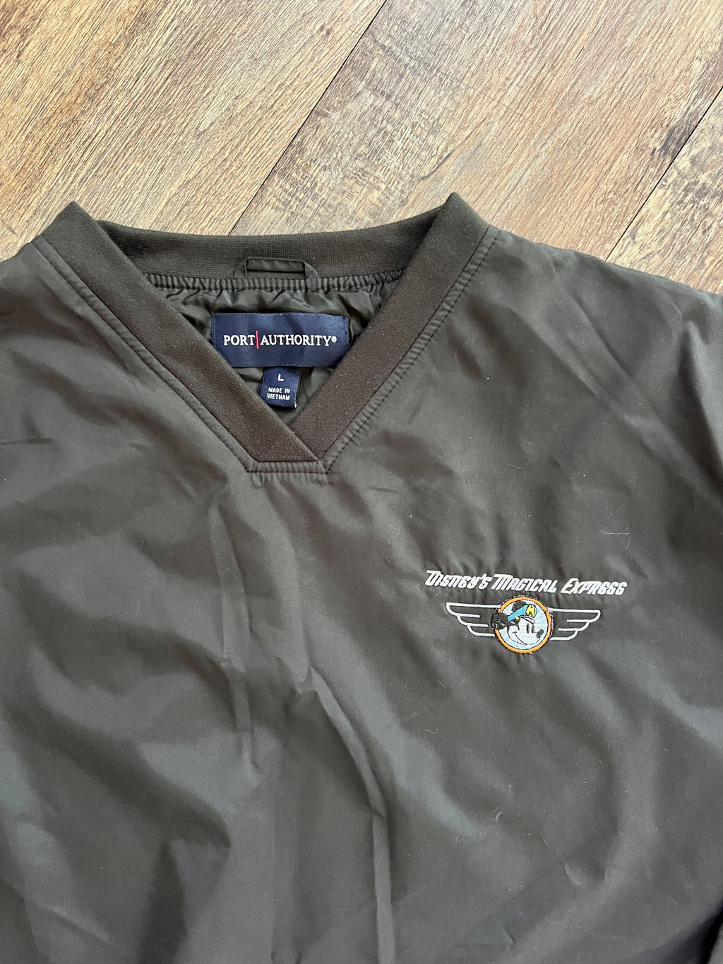1358 - Black Disney's Magical Express Cast Member Pullover - L