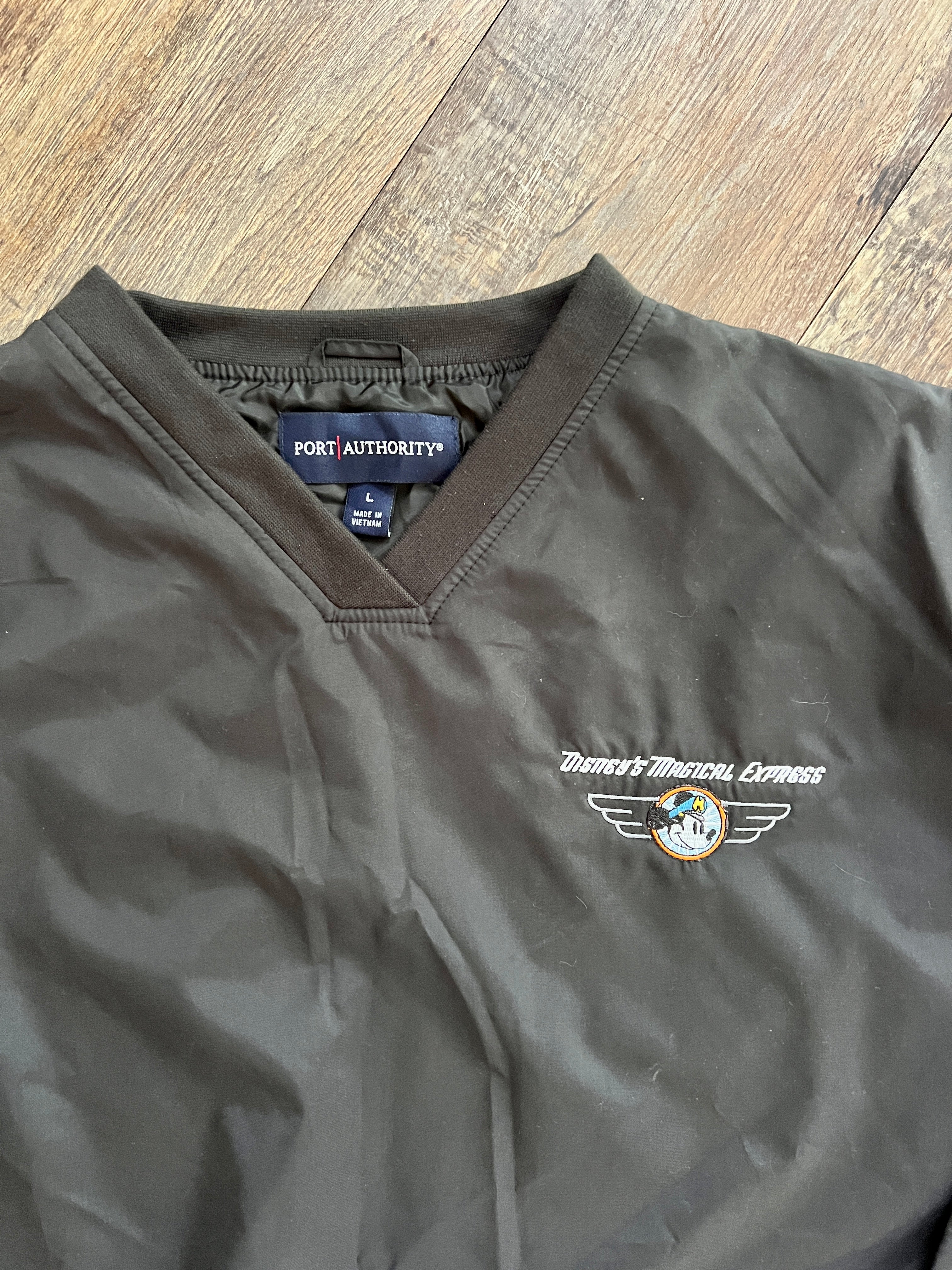 1358 - Black Disney's Magical Express Cast Member Pullover - L