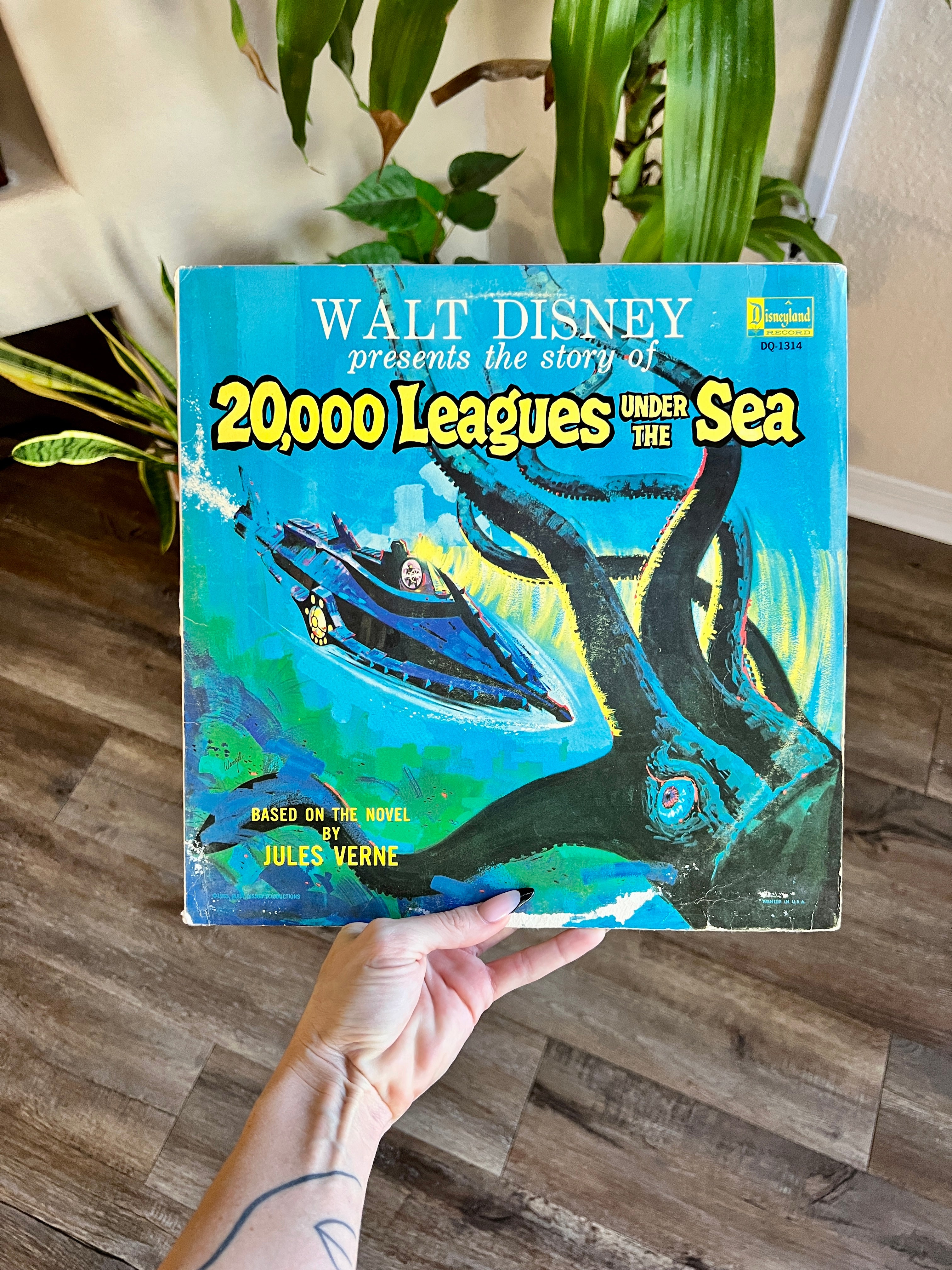1017 -The Story of 20,000 Leagues Under the Sea Record 33