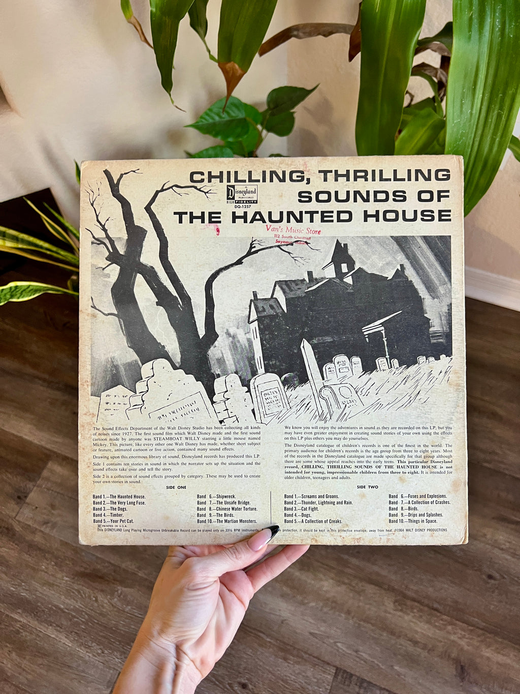 1026 -Chilling,Thrilling Sounds of The Haunted House Record 33