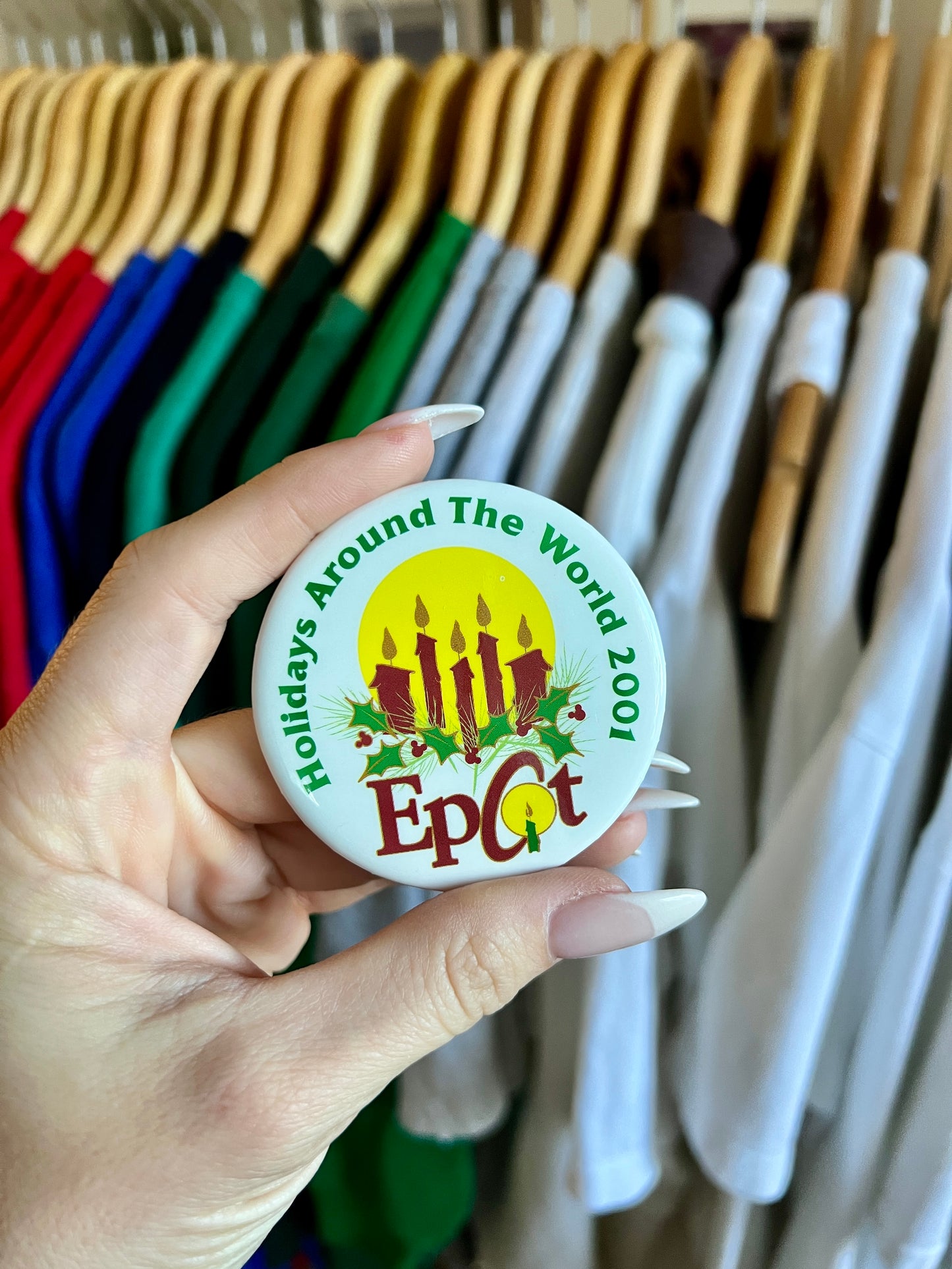 461 -2001 EPCOT Holidays Around the World Button