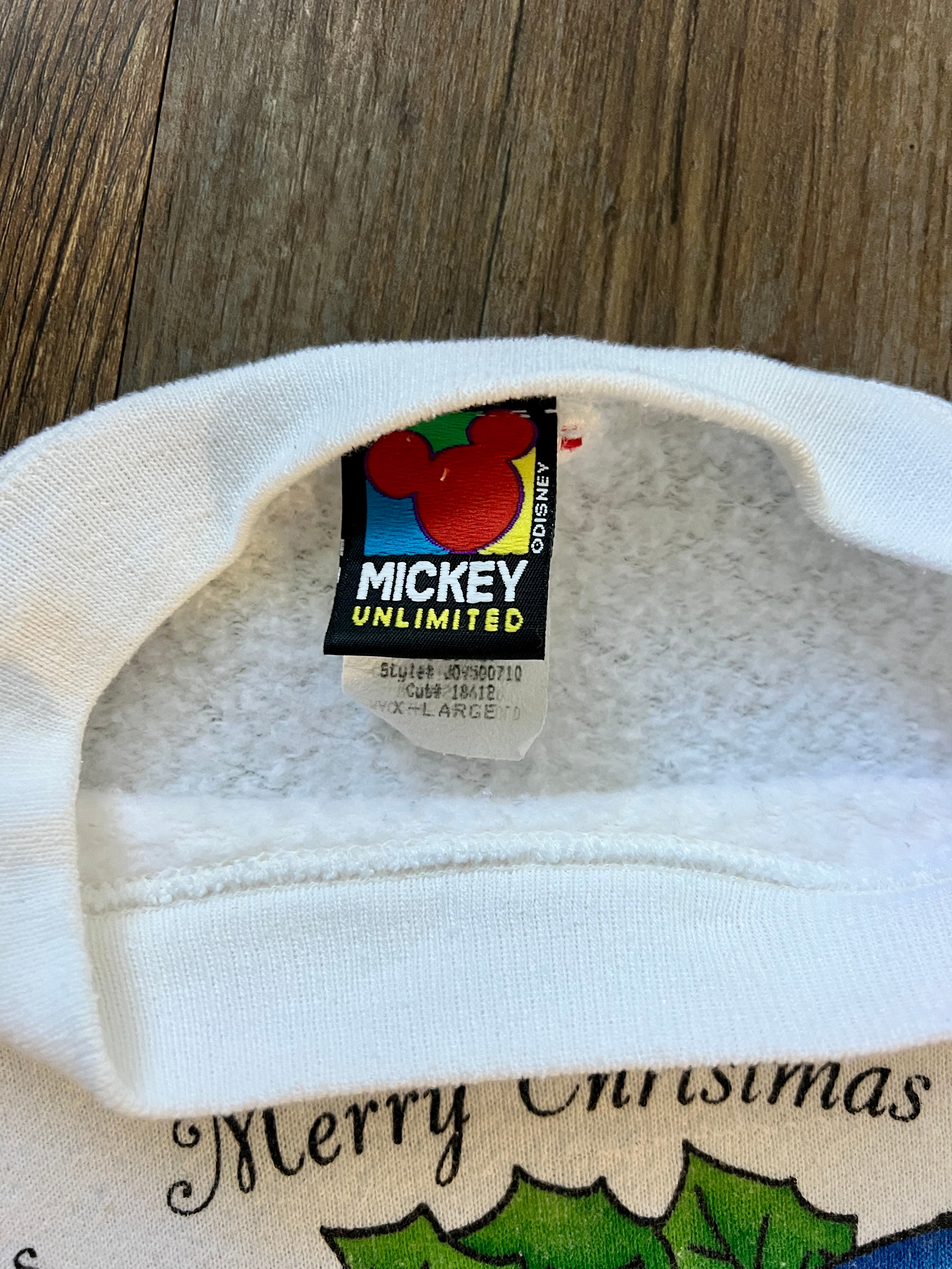 404 -White Merry Christmas Happy Holidays Mickey & Minnie Wreath Crewneck - XL